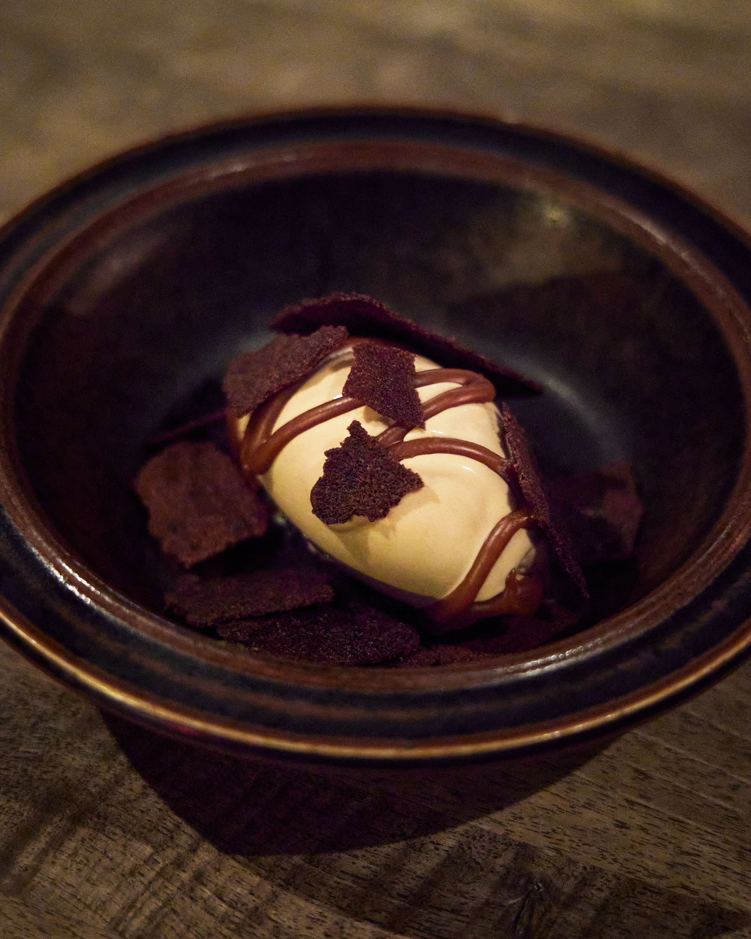 rye bread ice cream with caramel sauce