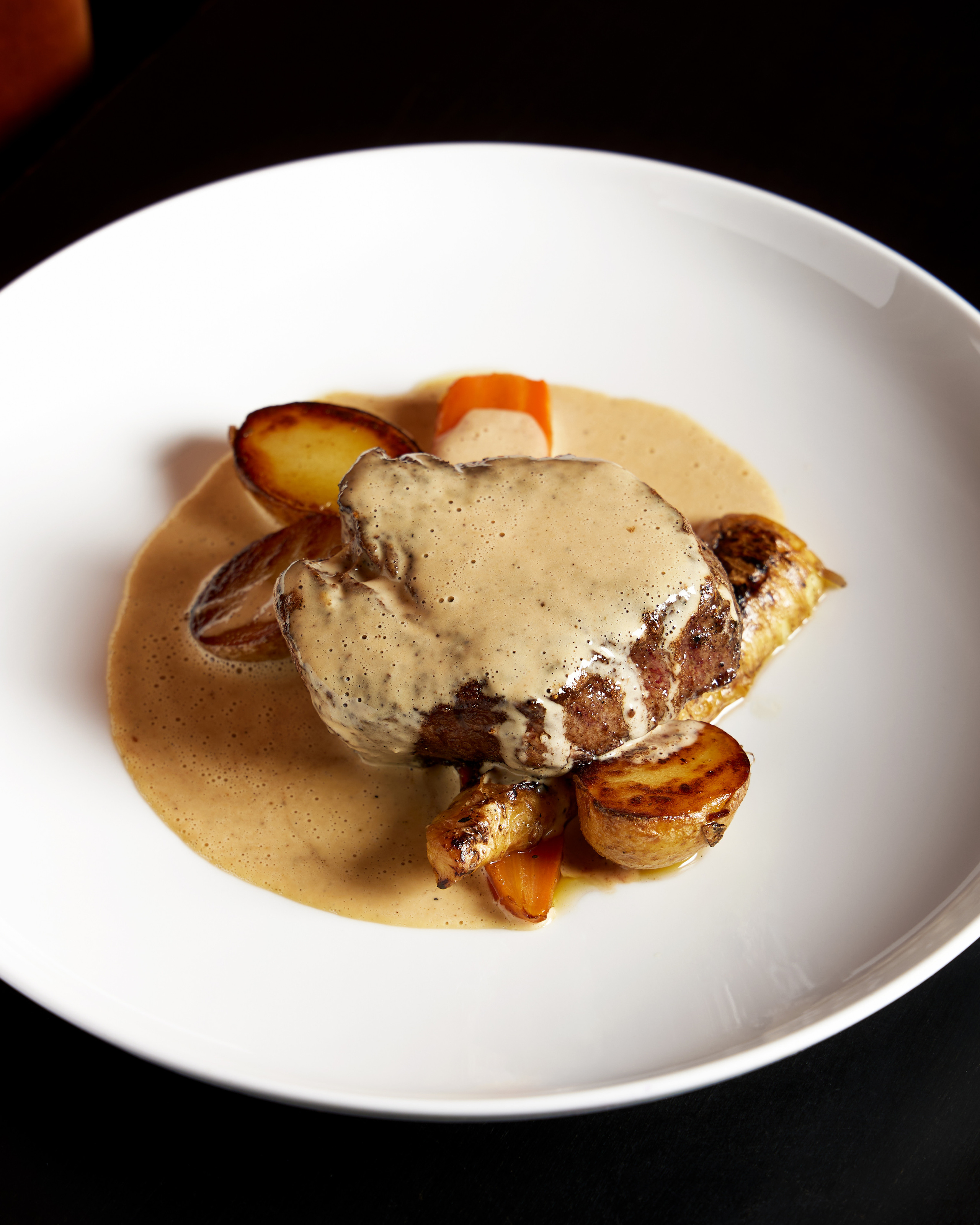 beef with pepper sauce and potatoes 