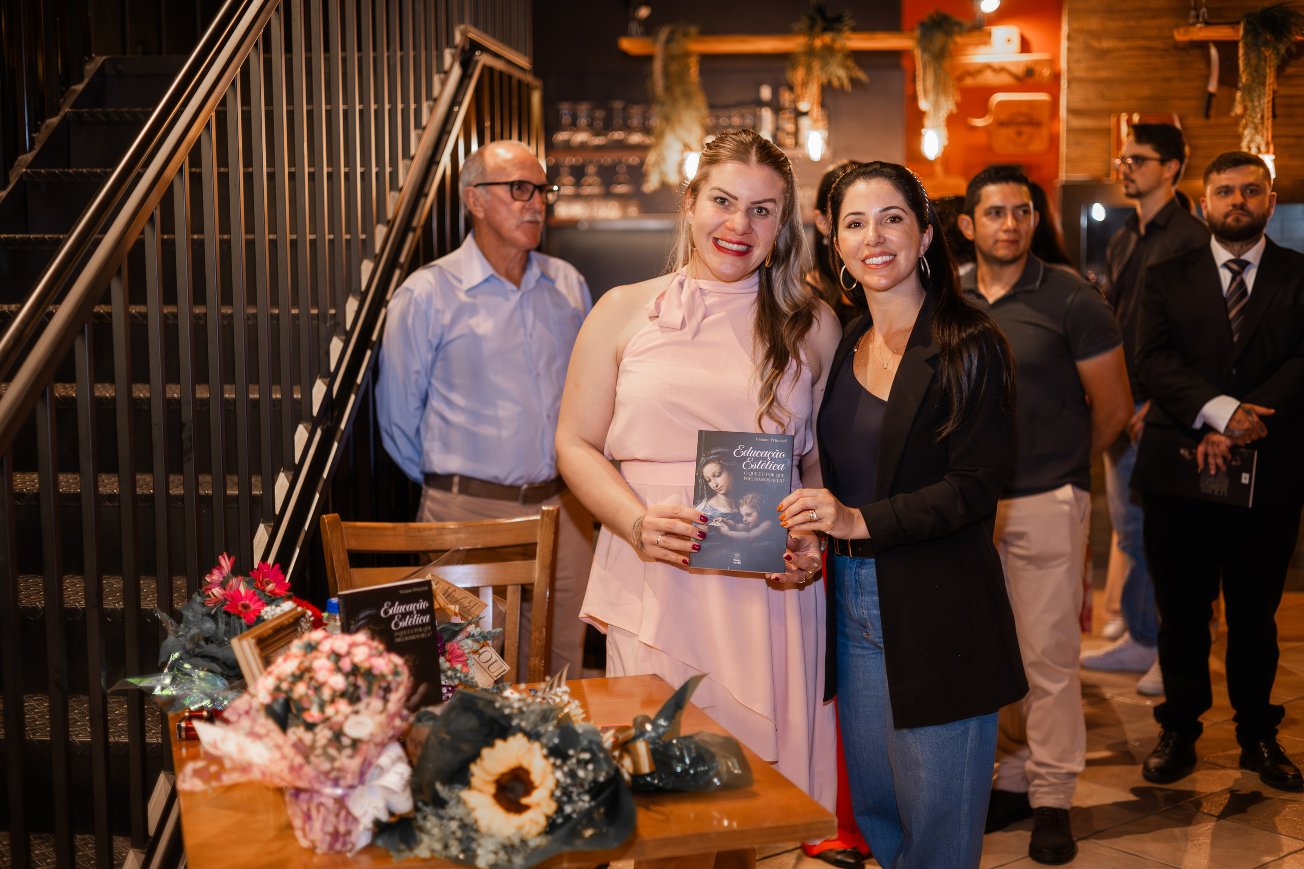 Lançamento de Livro Vivi Princival