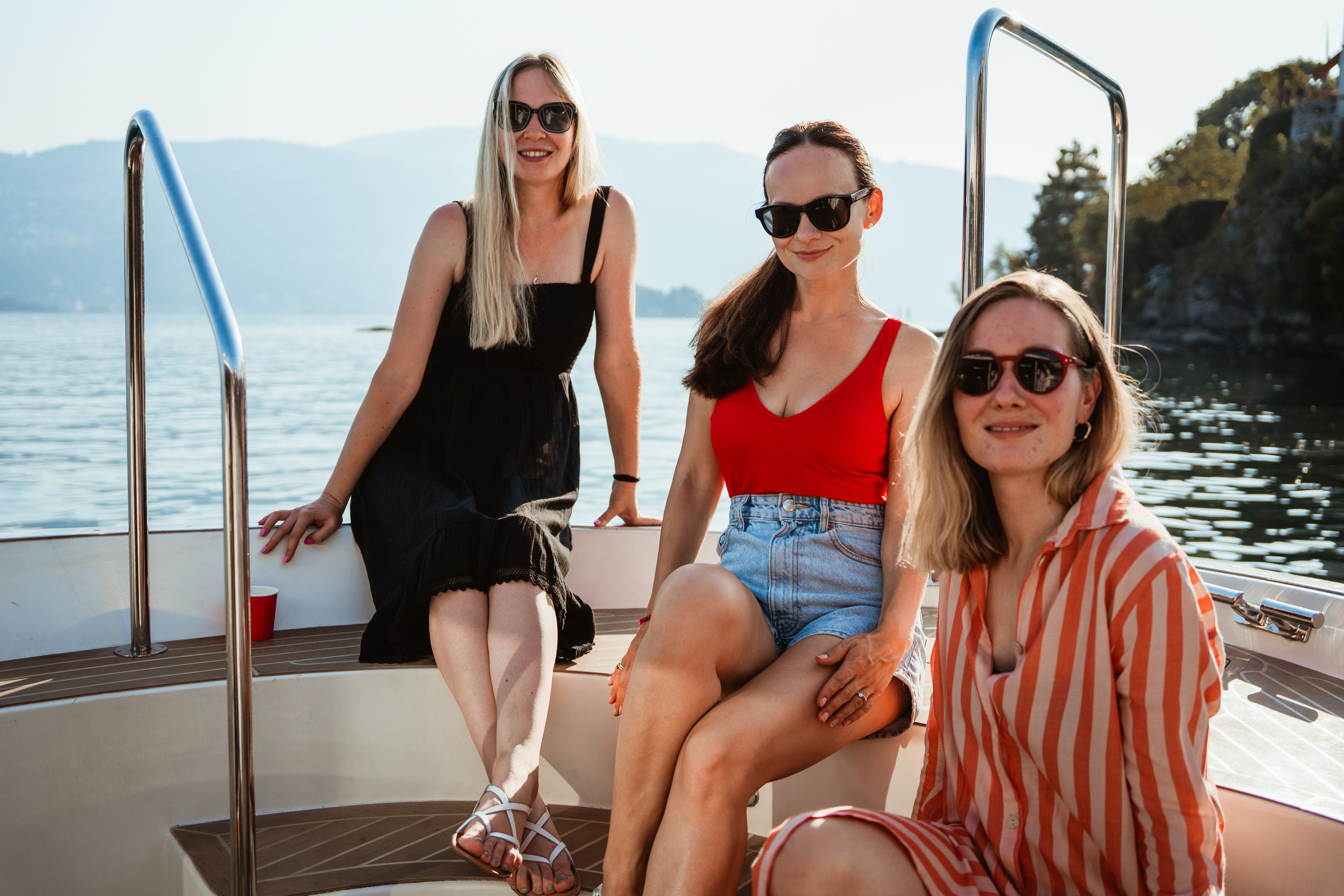 Girl’s Party on the Boat (lake Maggiore, Italy). PHOTOGRAPHER IN ITALY