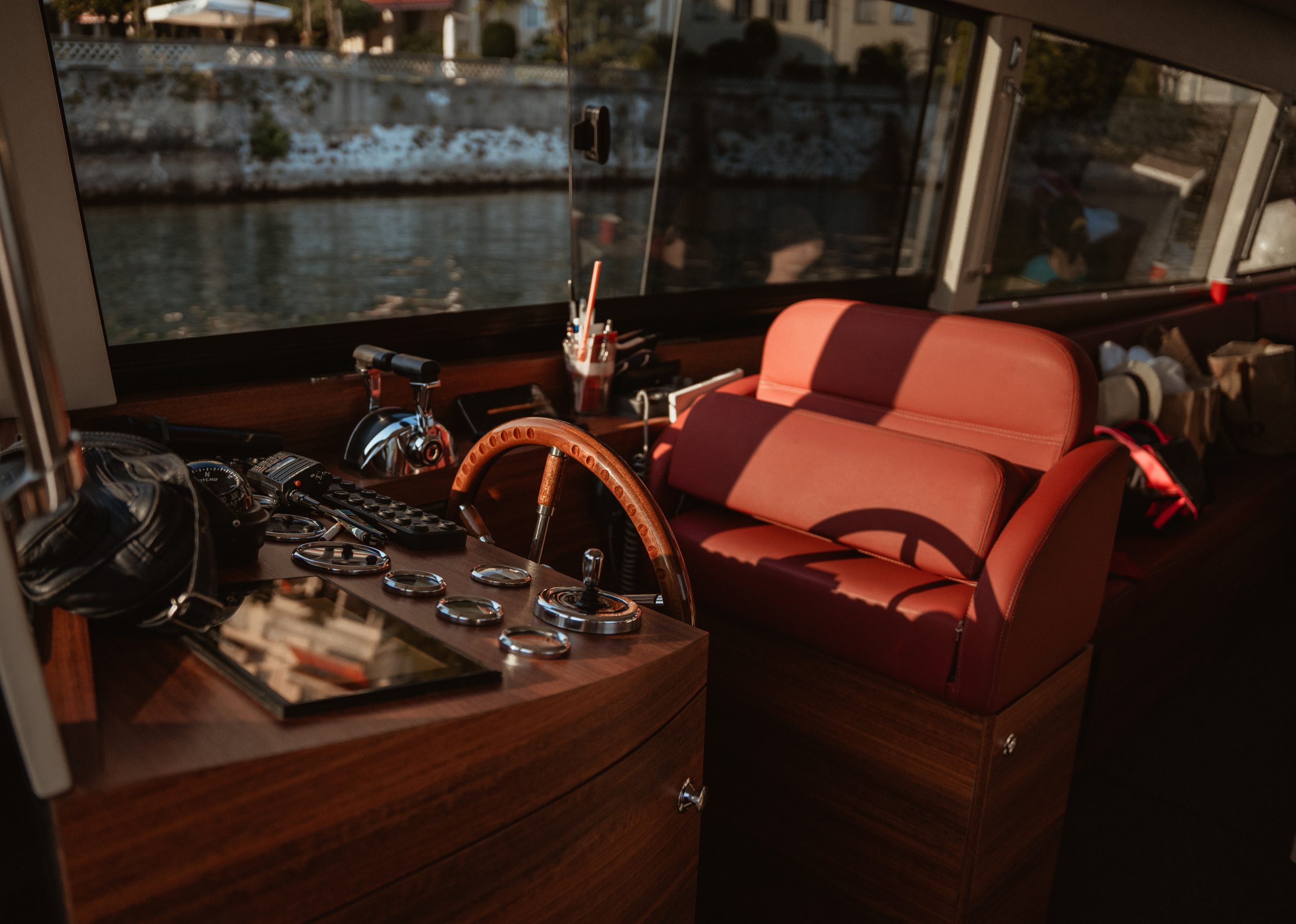 Girl’s Party on the Boat (lake Maggiore, Italy). PHOTOGRAPHER IN ITALY