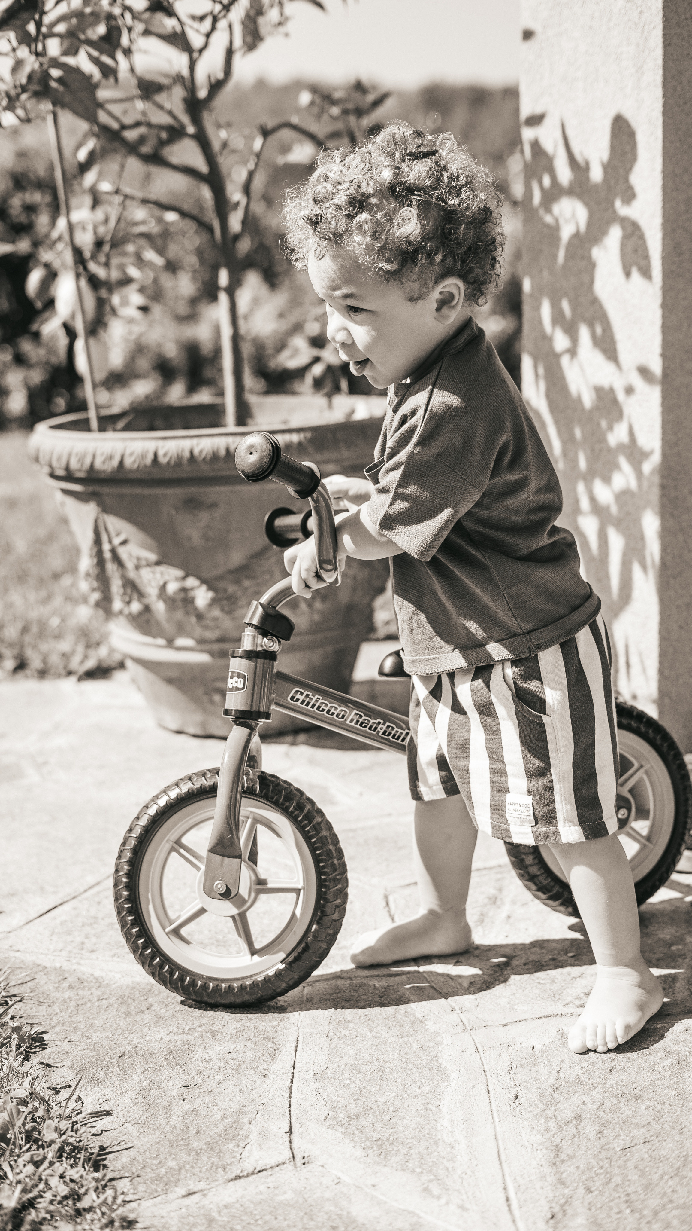 NOAH ANGELICA JHARVARI. PHOTOGRAPHER IN ITALY