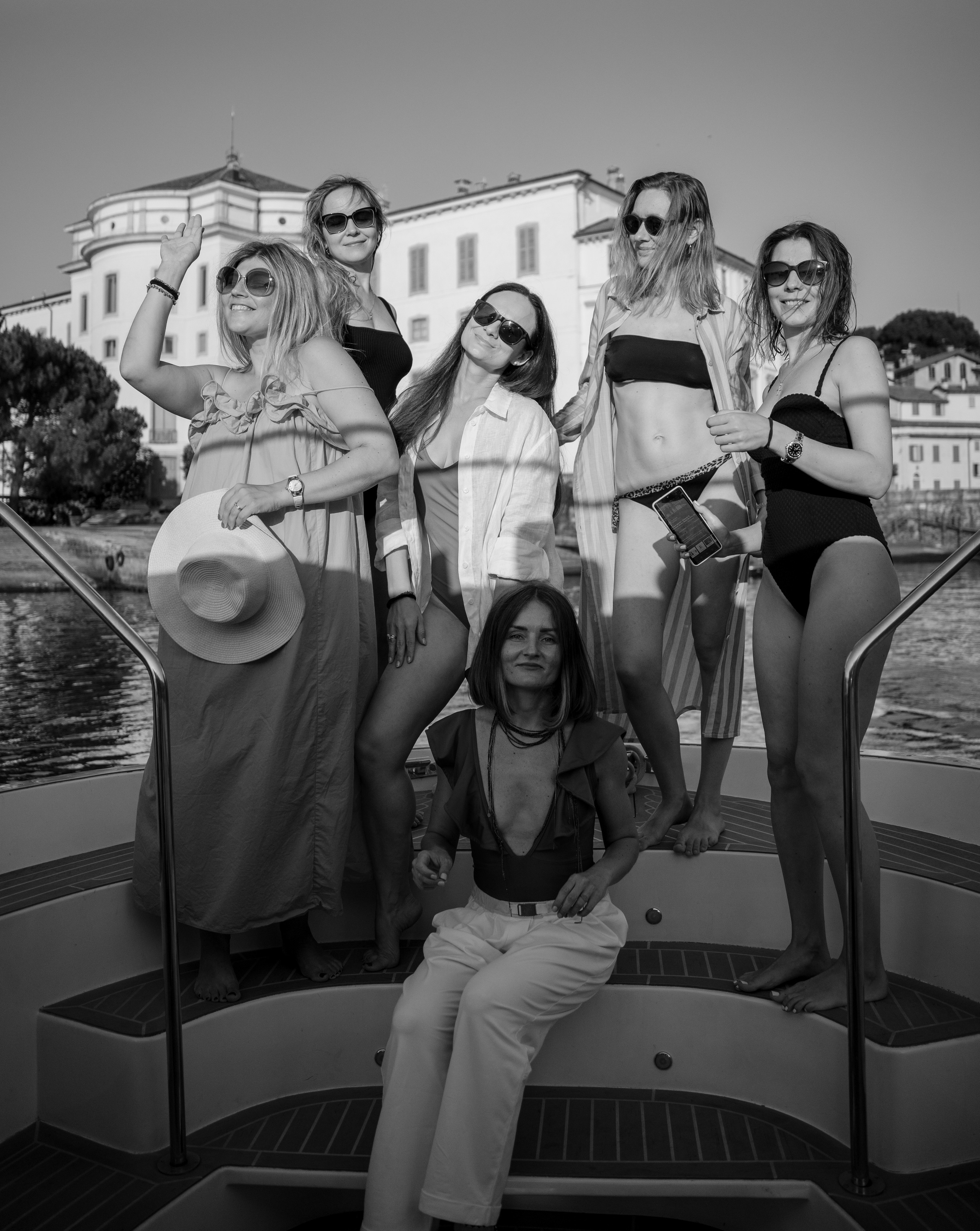 Girl’s Party on the Boat (lake Maggiore, Italy). PHOTOGRAPHER IN ITALY