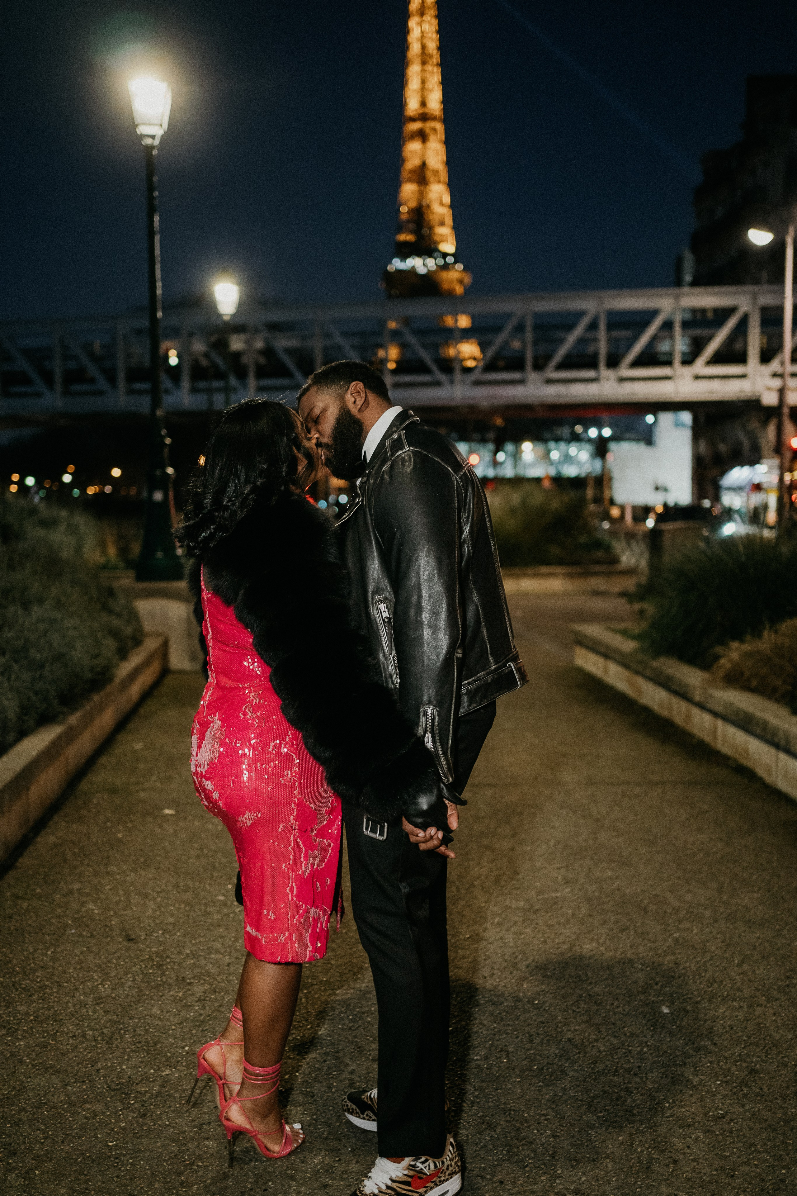 Night time. Photographer in Paris Yulia Shkadina | Couples, engagement, pre-wedding, individual photo-shoots in Paris at the best locations