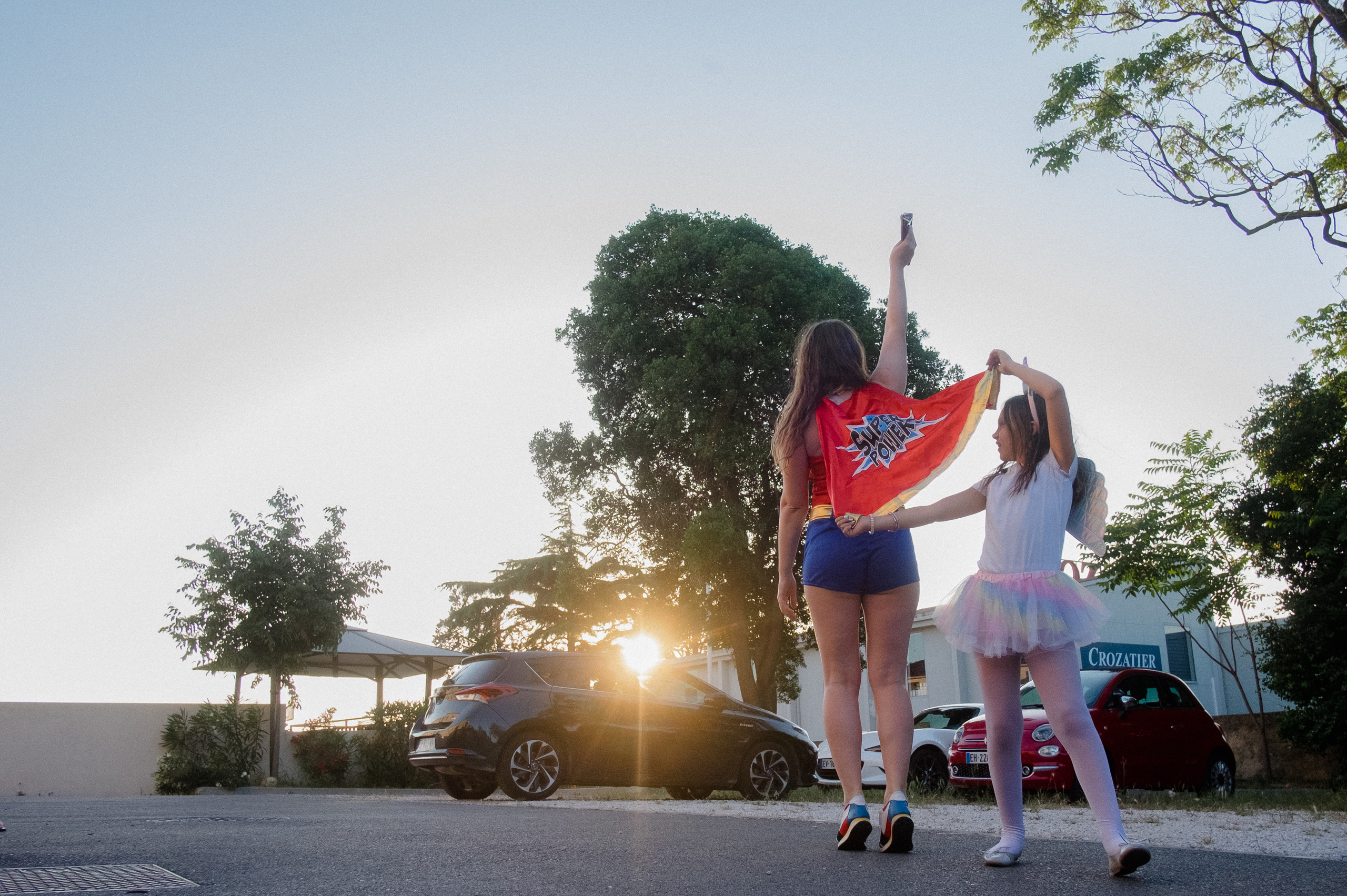 Party like your neighbors. Portrait and reportage photographer