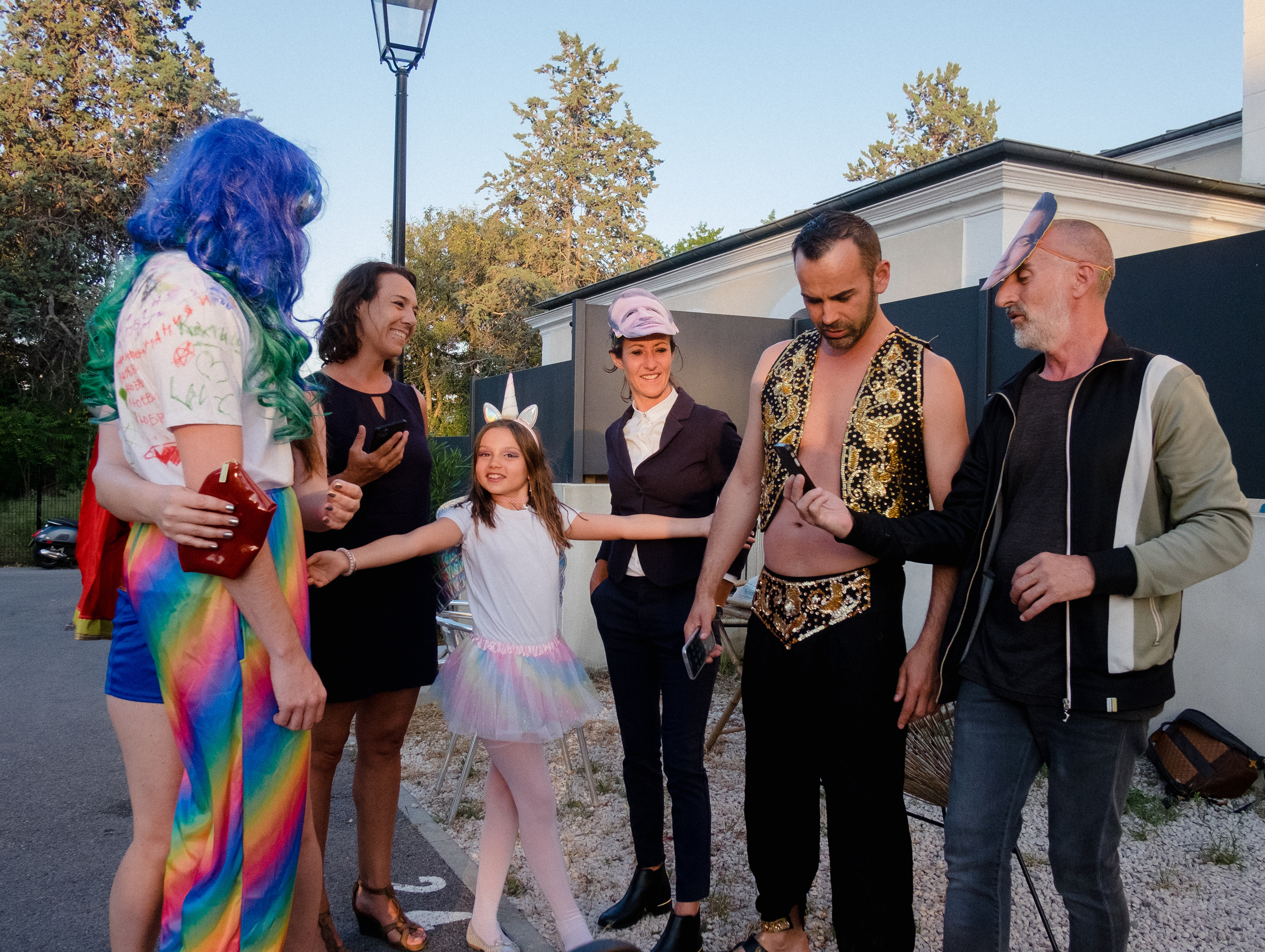 Party like your neighbors. Portrait and reportage photographer