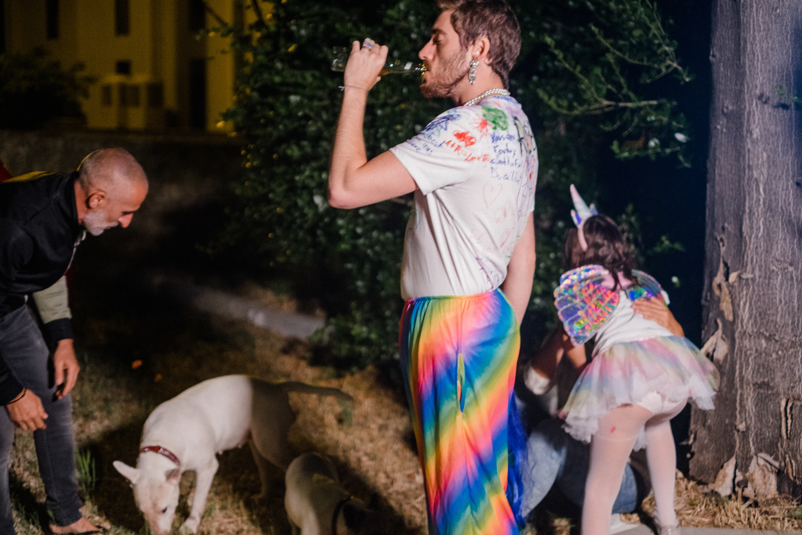 Party like your neighbors. Portrait and reportage photographer