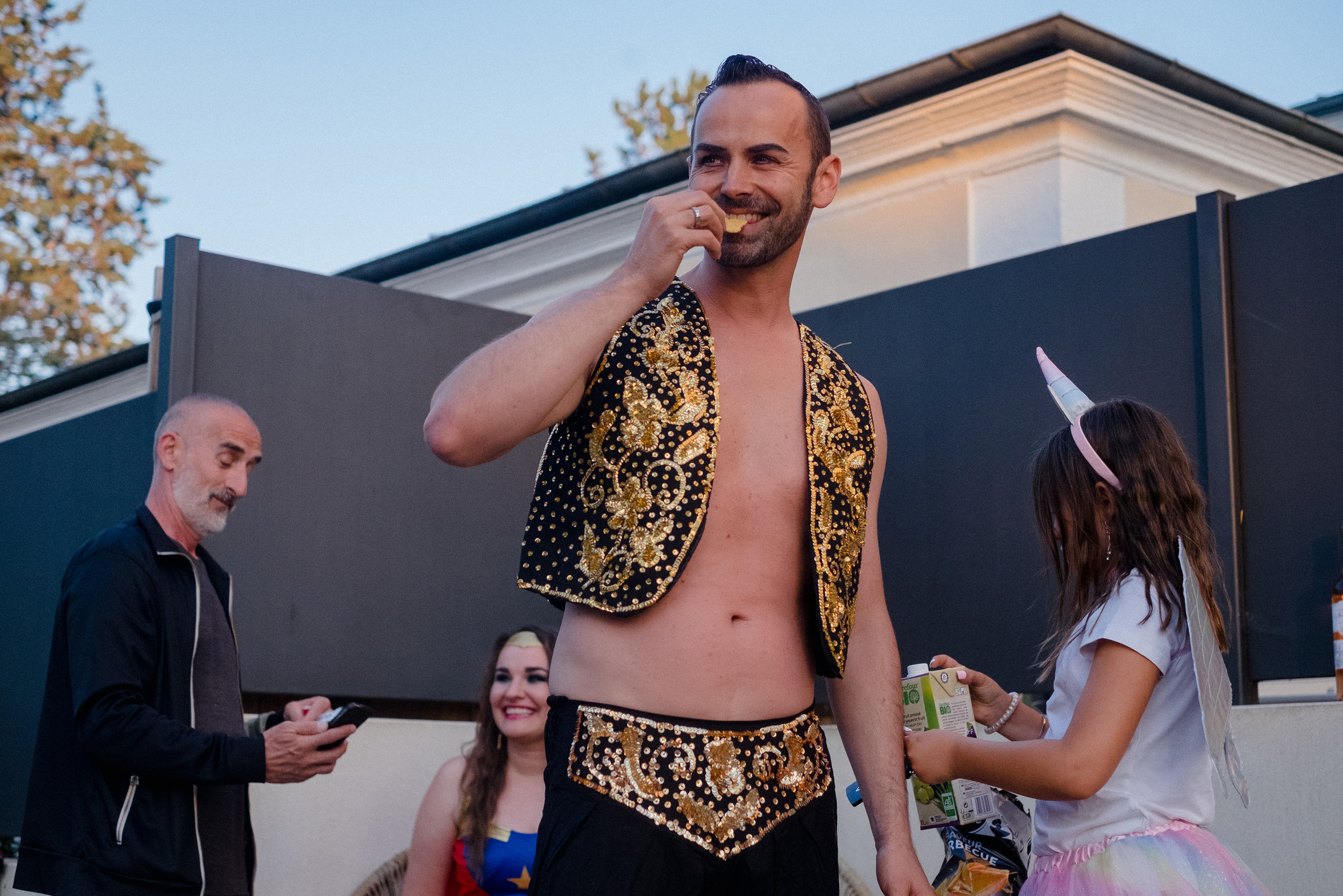 Party like your neighbors. Portrait and reportage photographer