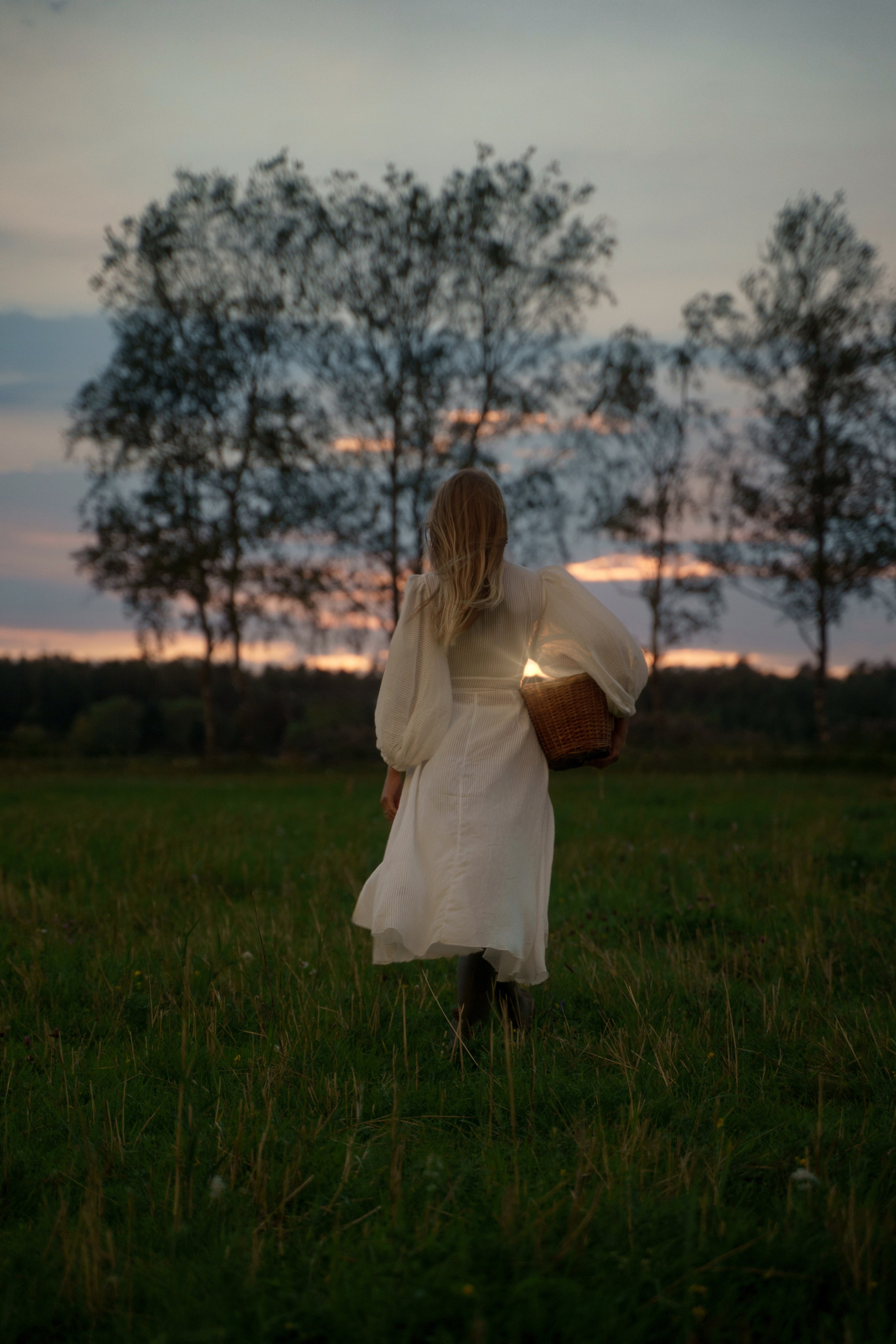 Storm, linen and milk