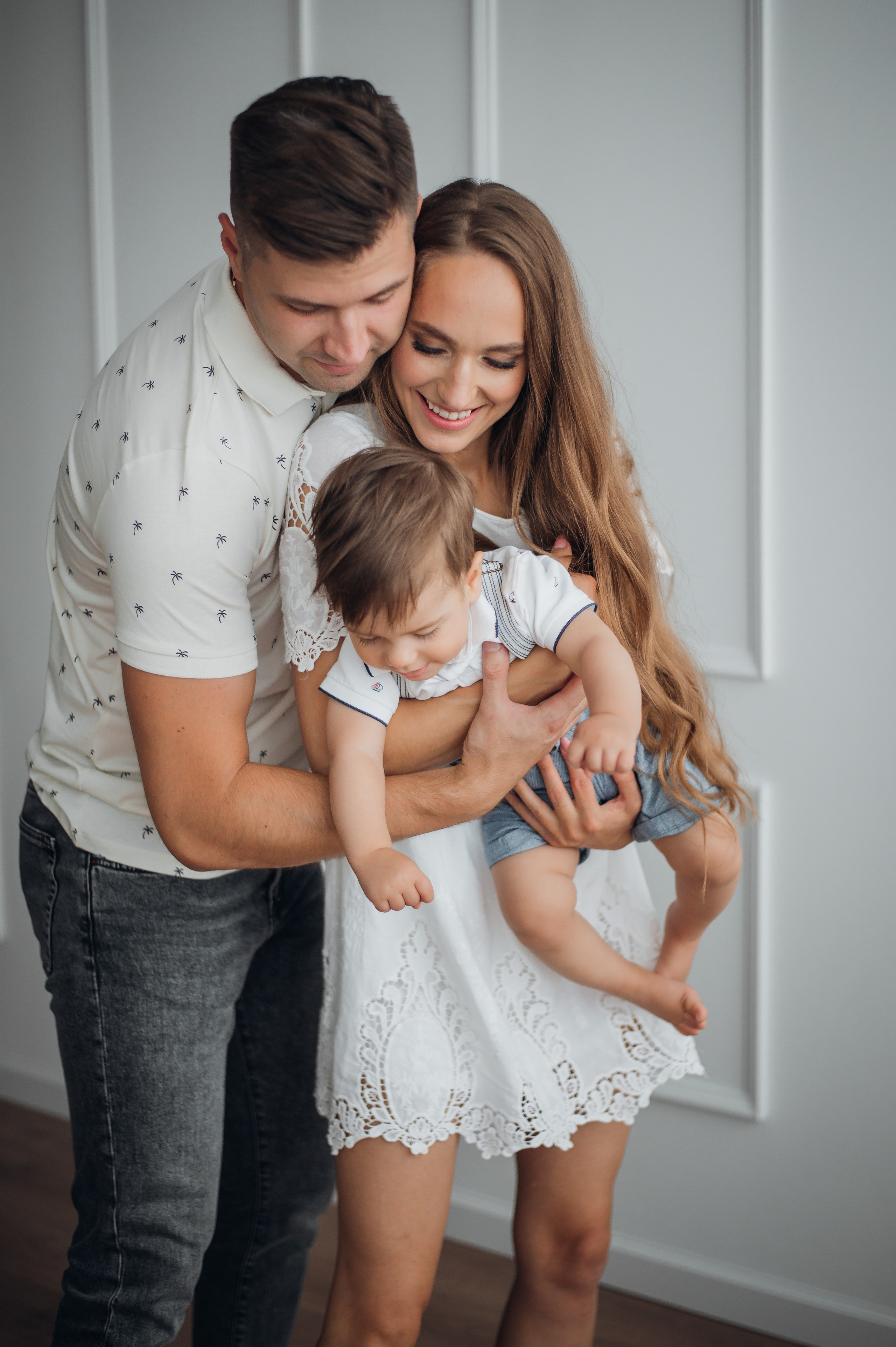 Fotosesijos studijoje. Aukse Stravi fotografė