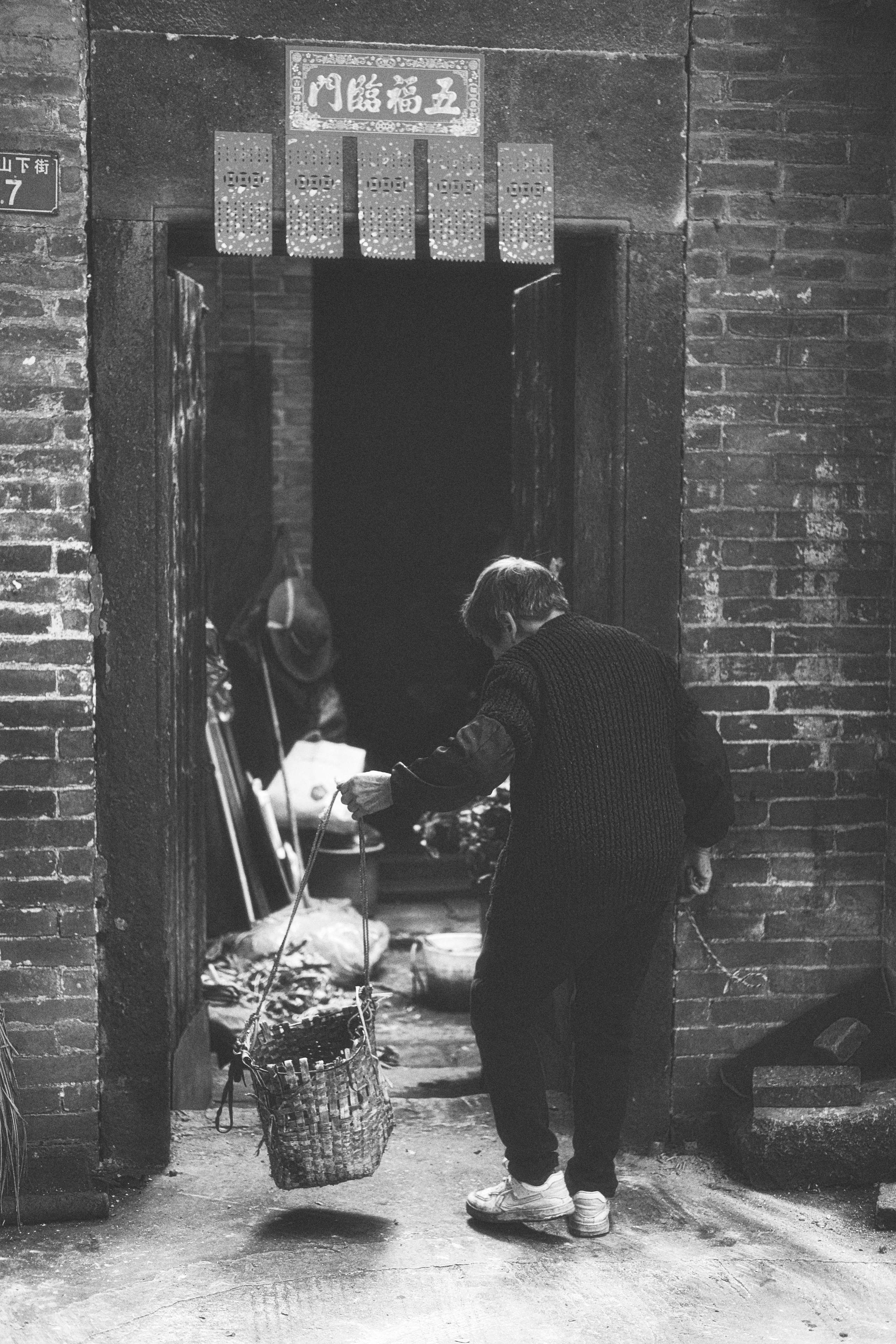 Candid Street Black and White Photography 📷 | Guangzhou City | China 🇨🇳 