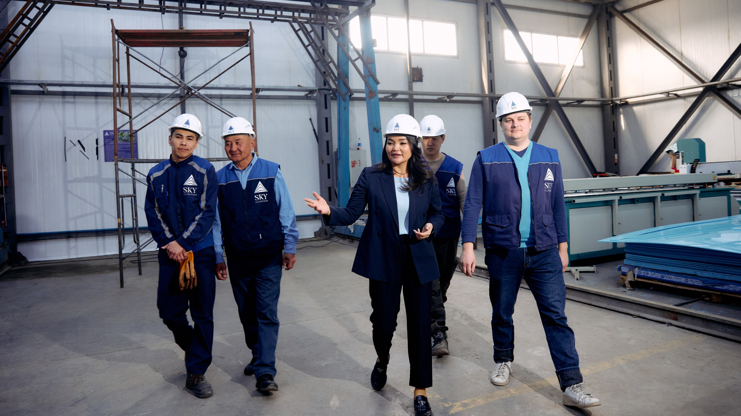 Рахат. Директор завода. Валерия Вартанова. Фотограф