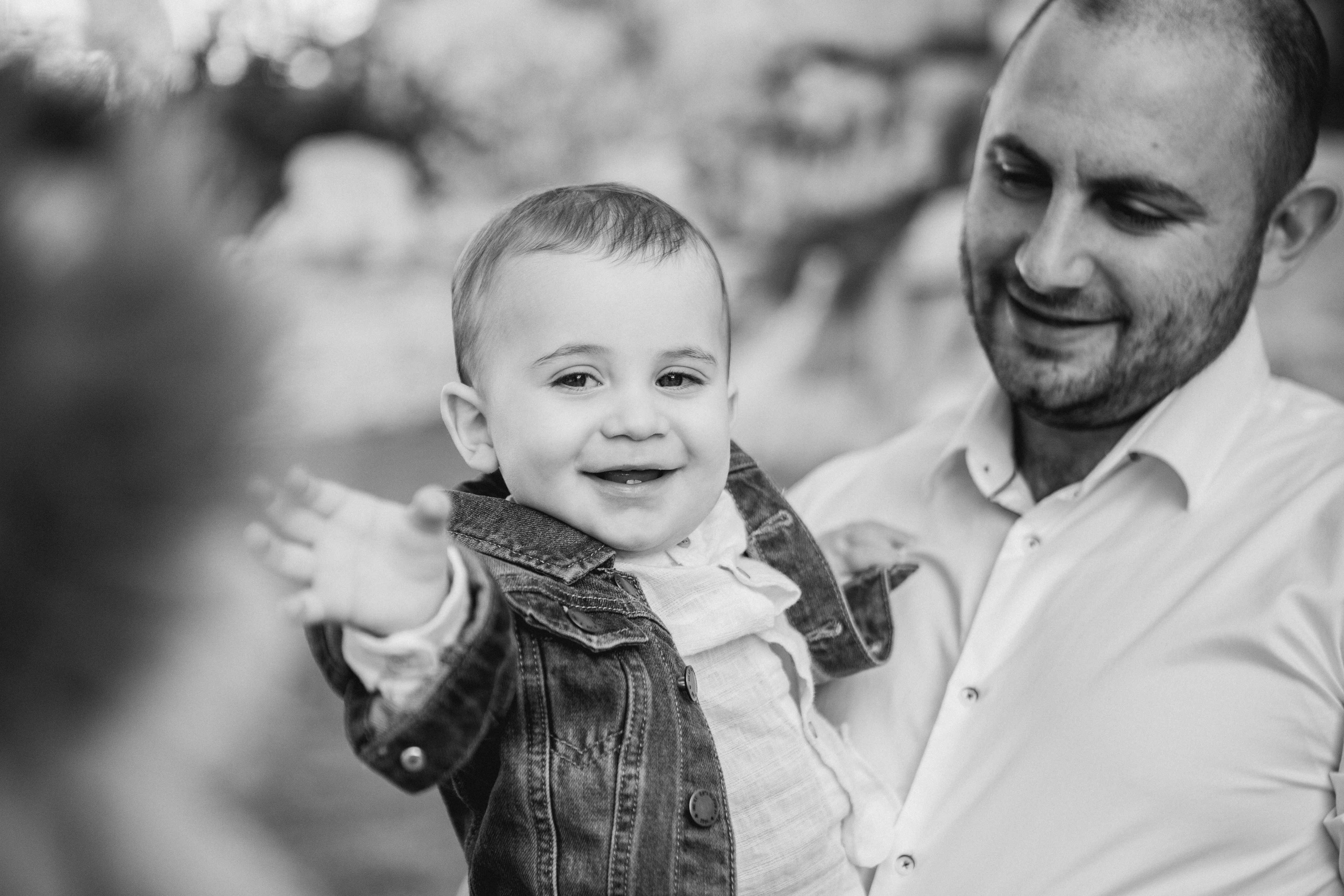 AT THE WALLS OF THE OLD CITY. PHOTOGRAPHER IN ISRAEL