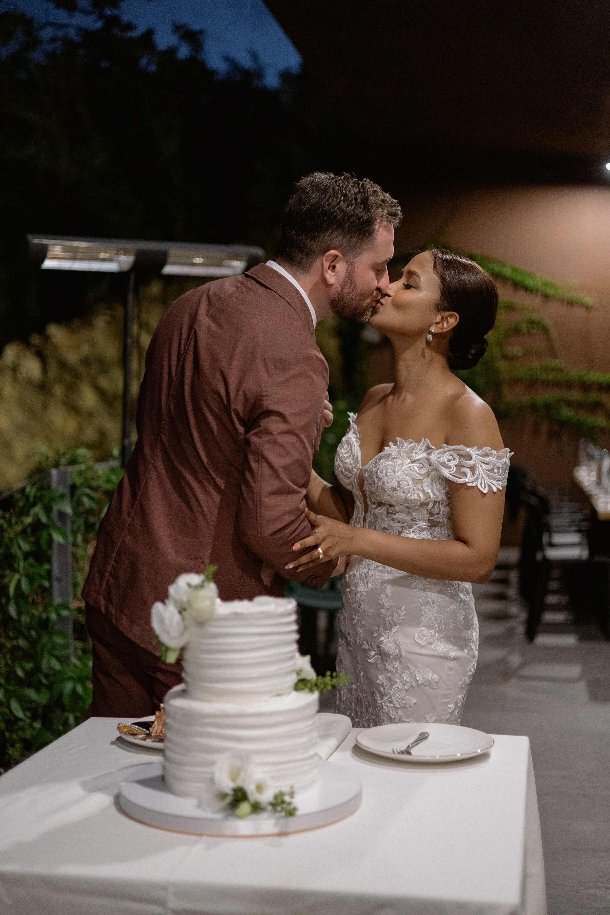 Thesakaya and Kevin. Photographer Anna Nazarenko