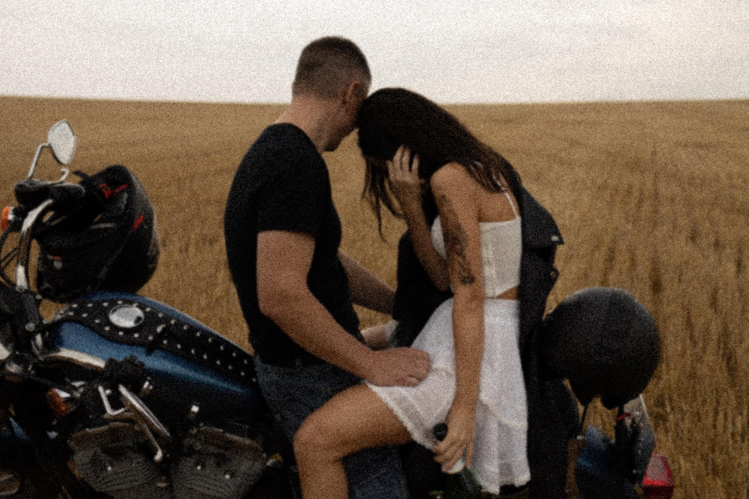 Balade en moto. Histoires d’amour, séances photos de famille et de mariage en France