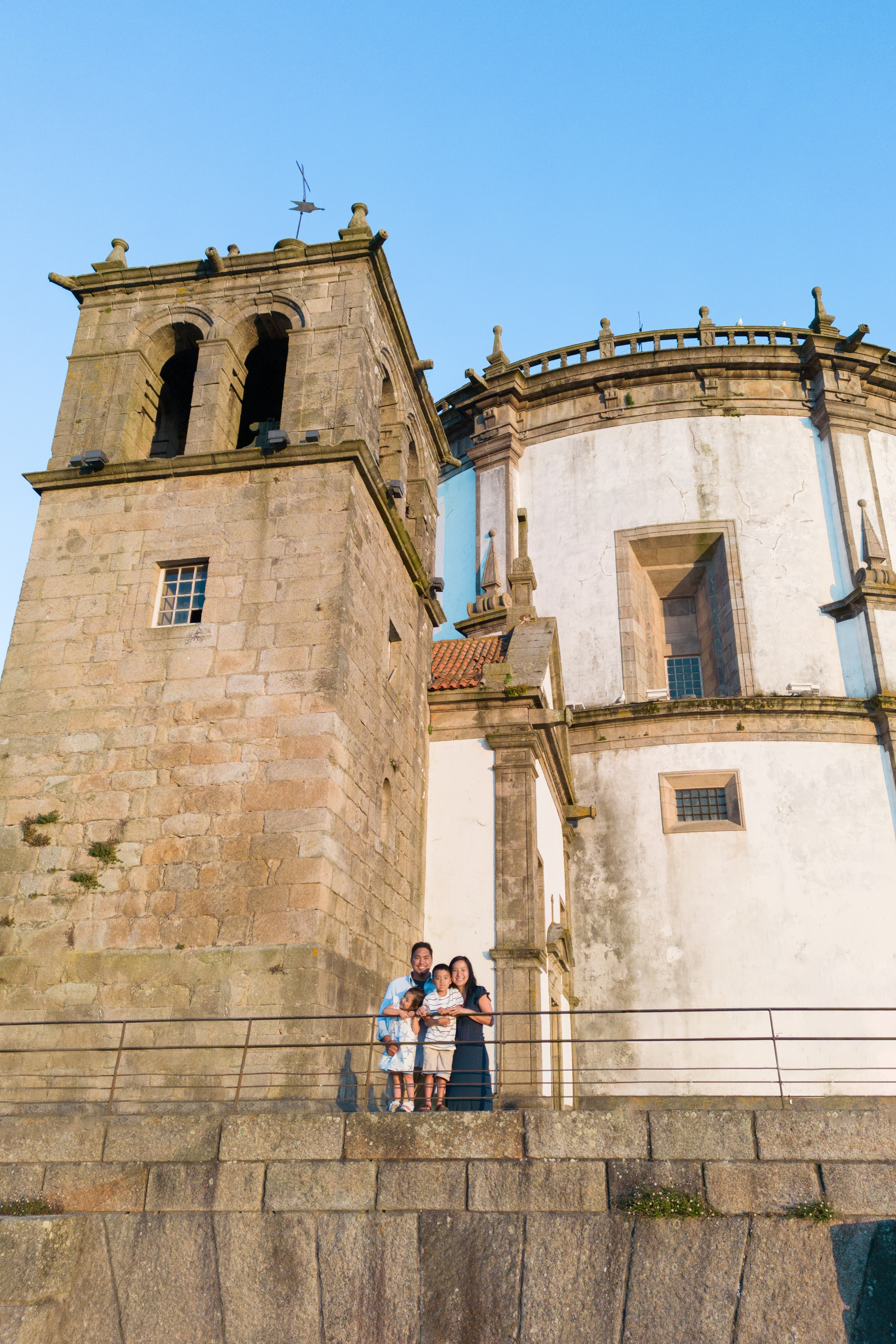 Family photo shoot in Porto. Photographer in Portugal Polina Gotovaya