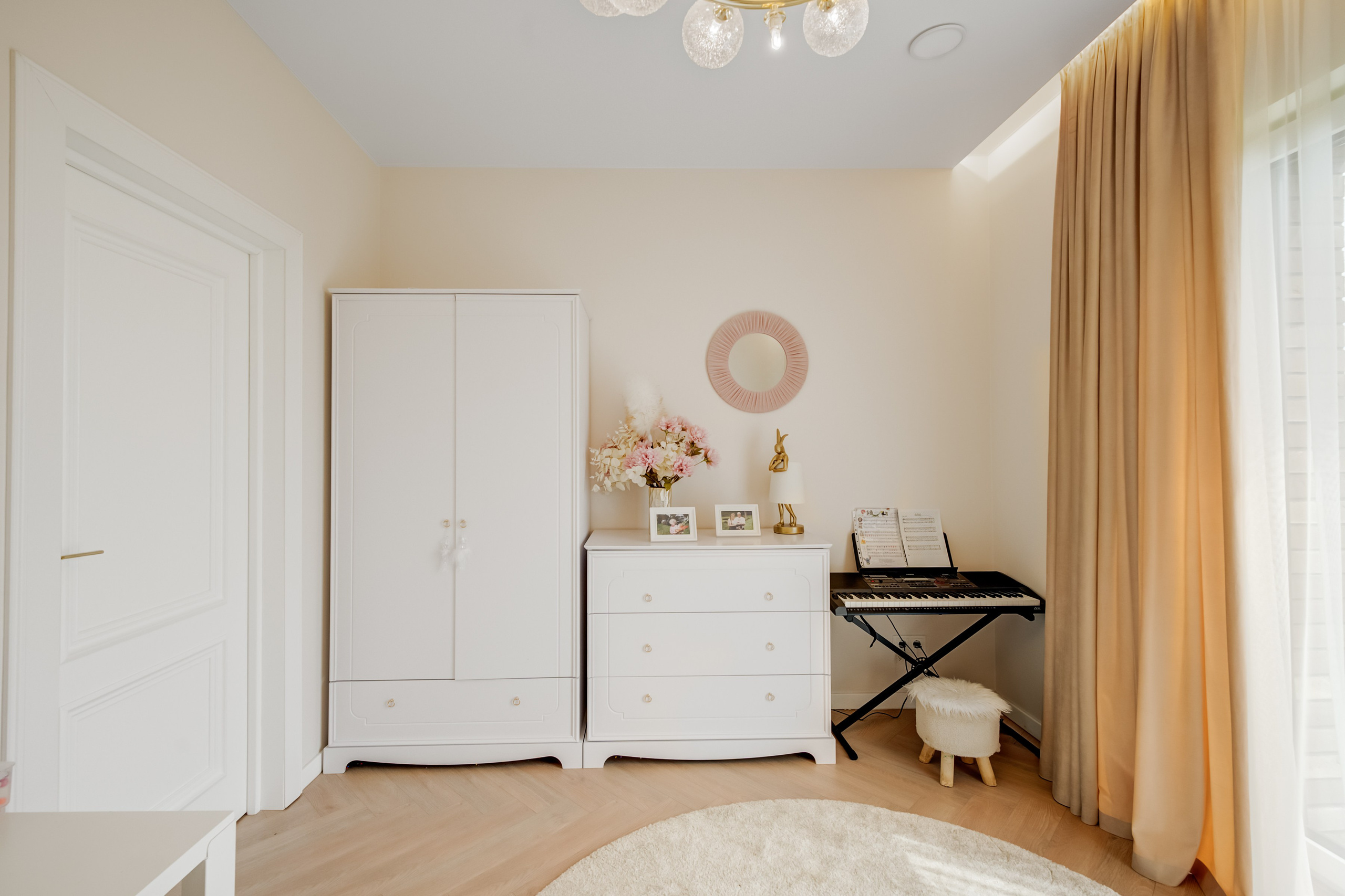 Lentvaris, gražus namas. Elina Sapiega fotografė Vilniuje