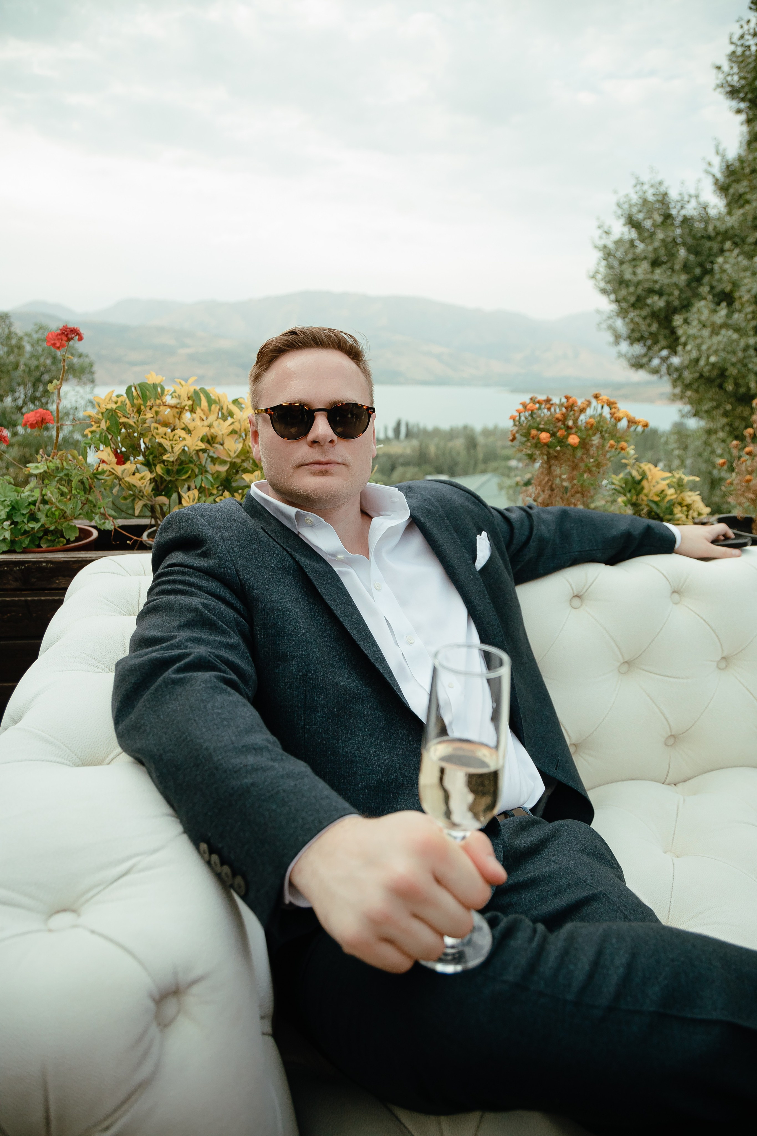 Thomas & Suyumbika. Главная