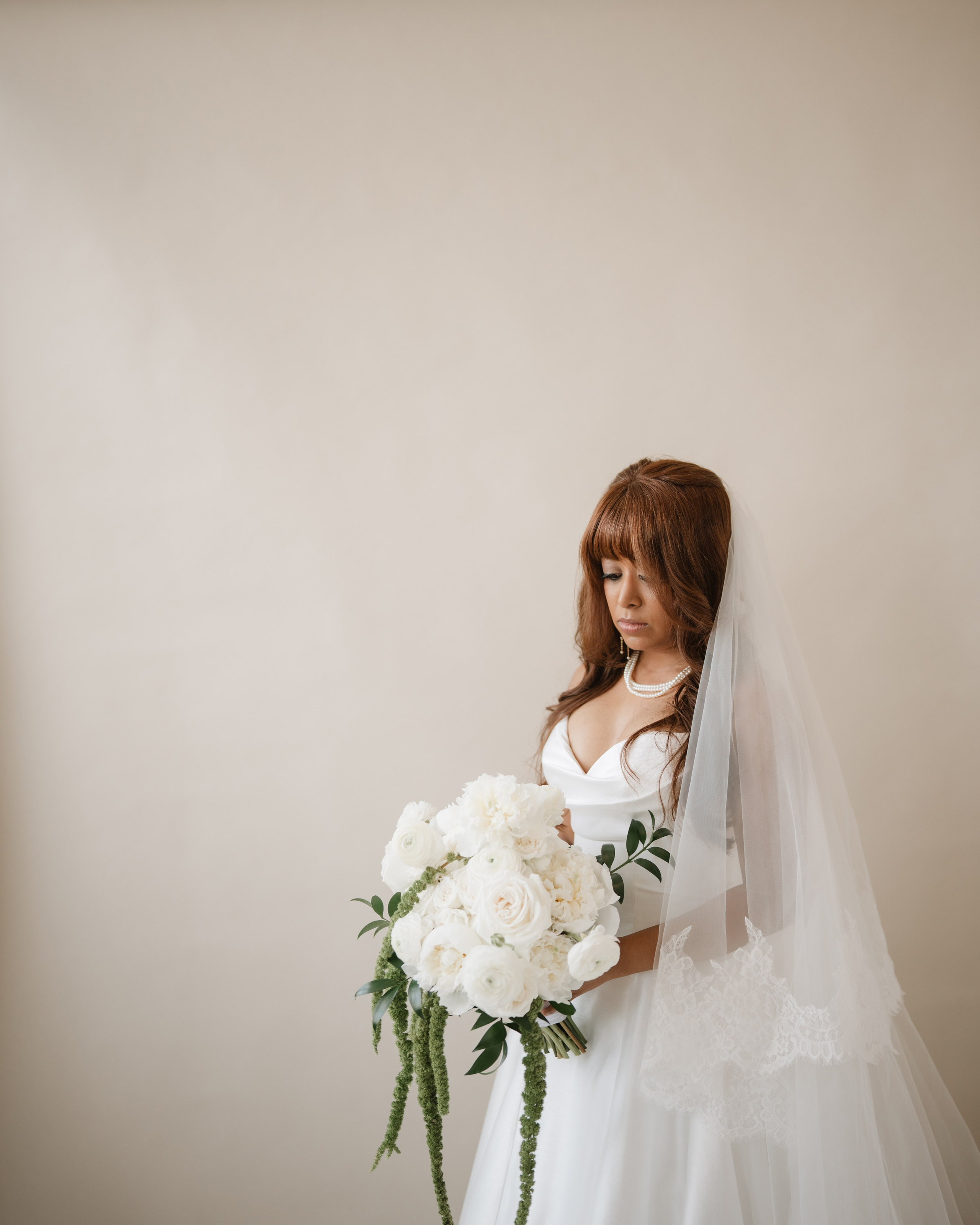 A wedding with a view of the Williamsburg Bridge. Portrait and wedding photographer in New York