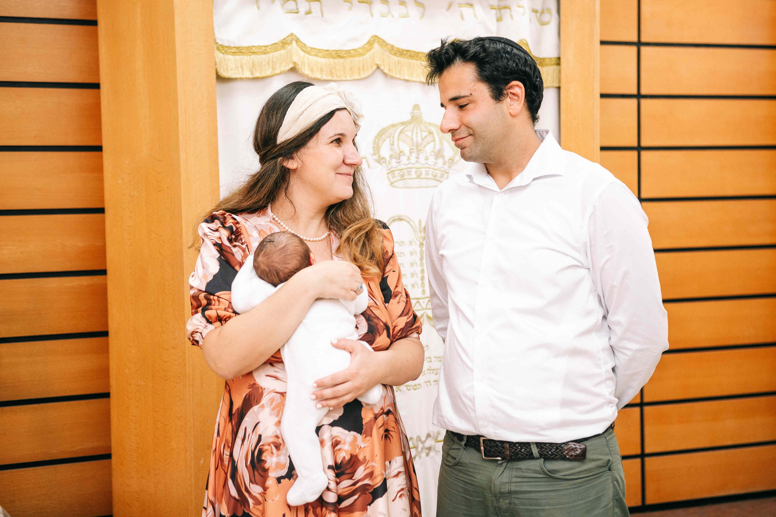 BRITH MILA IN THE SMALL SYNAGOGUE. PHOTOGRAPHER IN ISRAEL
