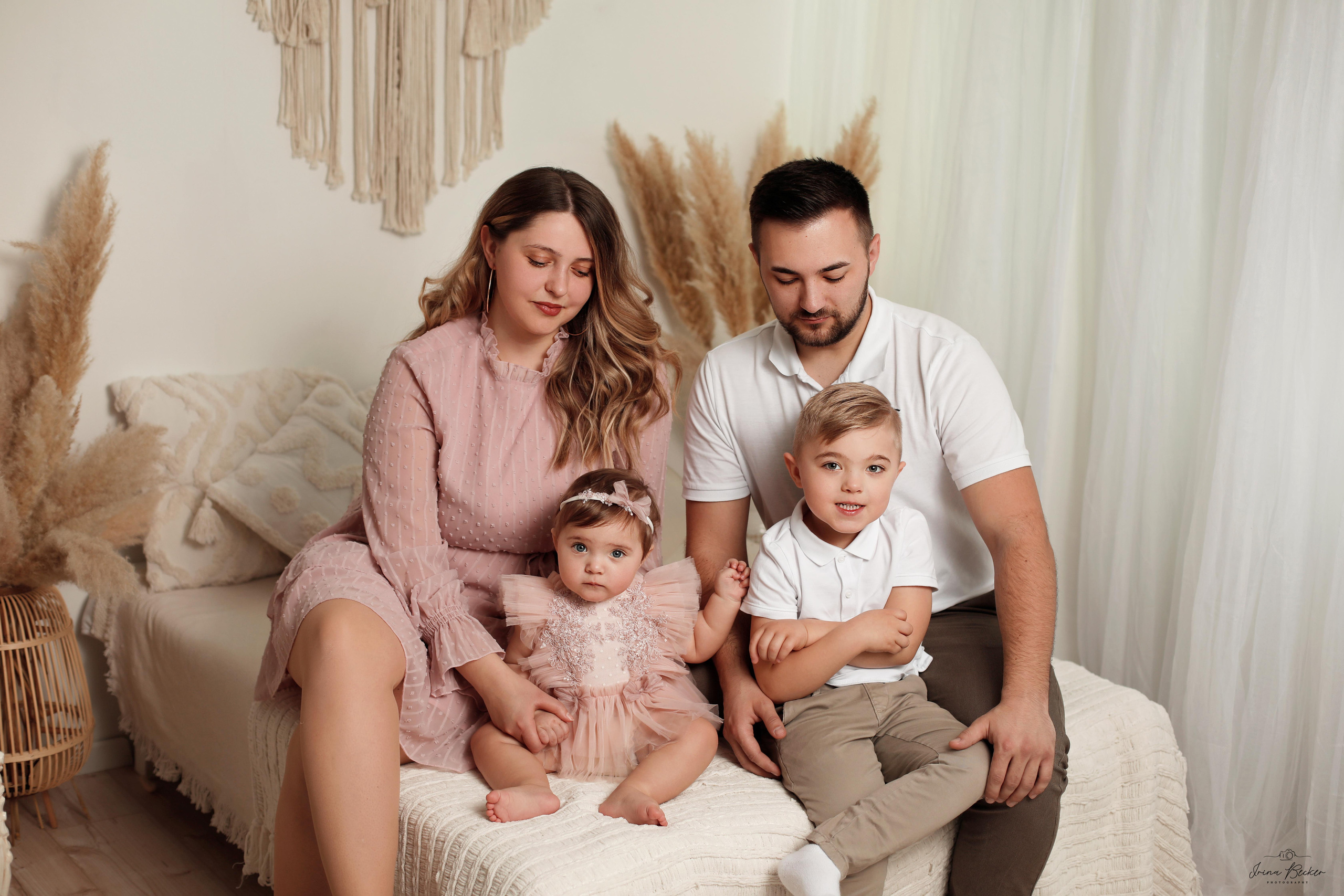 Babyfotograf Ulm, Babyfotograf Neu-Ulm, Babyfotograf Münsingen, Babyfotograf Metzingen, Babyfotograf Göppingen, Babyfotograf Tübingen, Babyfotograf Memmingen, Babyfotograf Reutlingen, Babyfotograf Stuttgart, Babyfotograf Günzburg, Babyfotograf Biberach an der Riss, Babyfotograf Alb-Donau-Kreis, Babyfotograf Bad Saulgau, Babyfotograf Bad Waldsee, Babyfotograf Ehingen, neugeborenenfotografie Ulm, neugeborenenfotografie Neu-Ulm, neugeborenenfotografie Stuttgart, neugeborenenfotografie Metzingen, neugeborenenfotografie Münsingen, neugeborenenfotografie Bad Saulgau, neugeborenenfotografie Bad Waldsee, neugeborenenfotografie Ehingen, neugeborenenfotografie Langenau, neugeborenenfotografie Ravensburg, neugeborenenfotografie Sigmaringen, Fograf Ulm, Fotograf Ehingen, Fotograf Bad Waldsee, Fotograf Friedrichshafen, Baby Ulm, Entbindung Ulm, babyfotograf Erbach, Babyfotograf Blabeuren, Babyfotograf Biberach, babyshooting ulm, babyshooting metzingen, babyshooting ehingen, Babybauchshooting, Schwangerschaftsshooting, Babybauchbilder, Babybauchfotografie Ulm, Matmaternity, studiophotography.studiophotoshoot