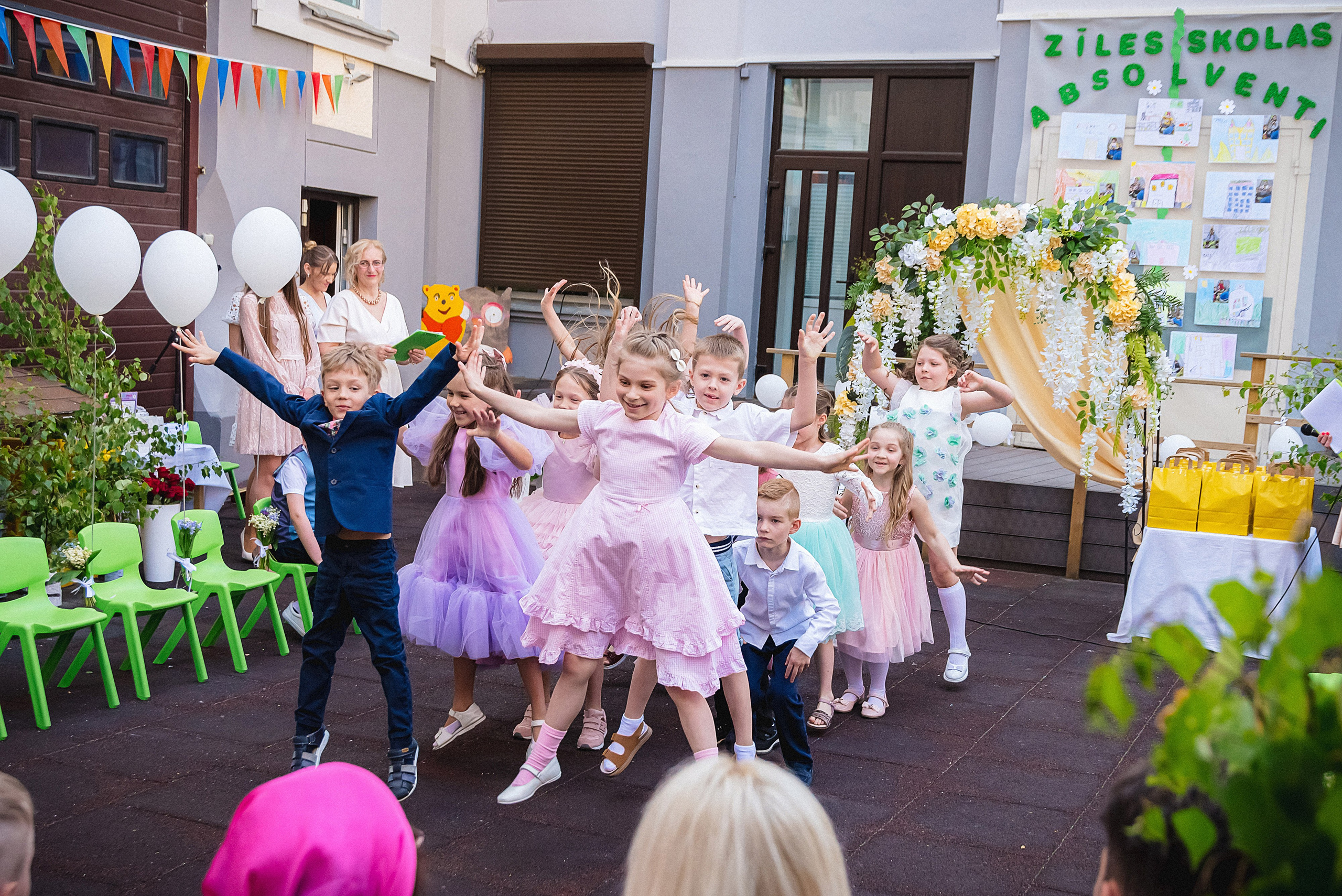 Zīles Skolas Izlaidums. Fotogrāfs Rīgā. Gīmenes, individuālās un dažādu produktu fotosesijas