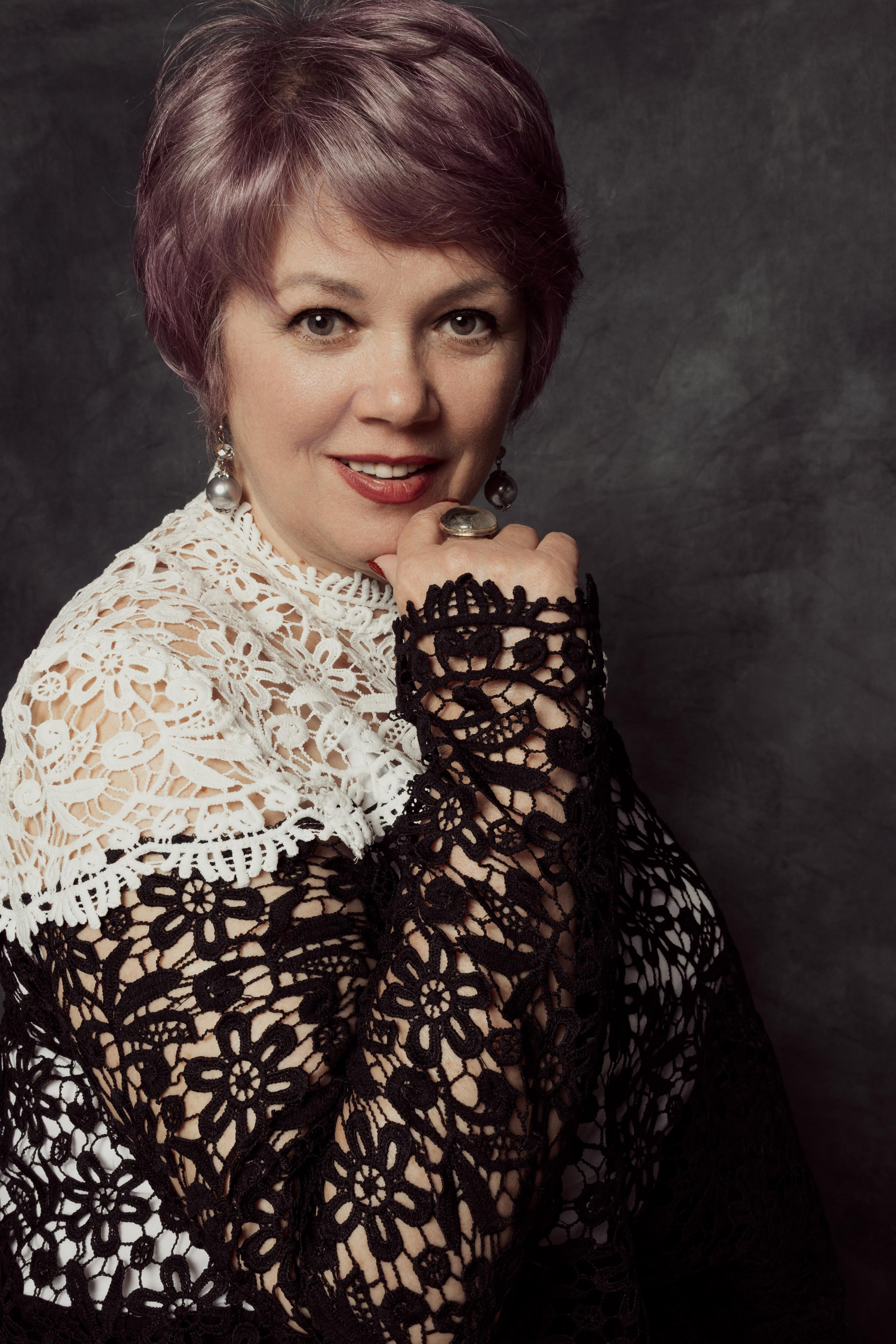 Professional. Portrait, pet and family photographer Jenny in Calgary