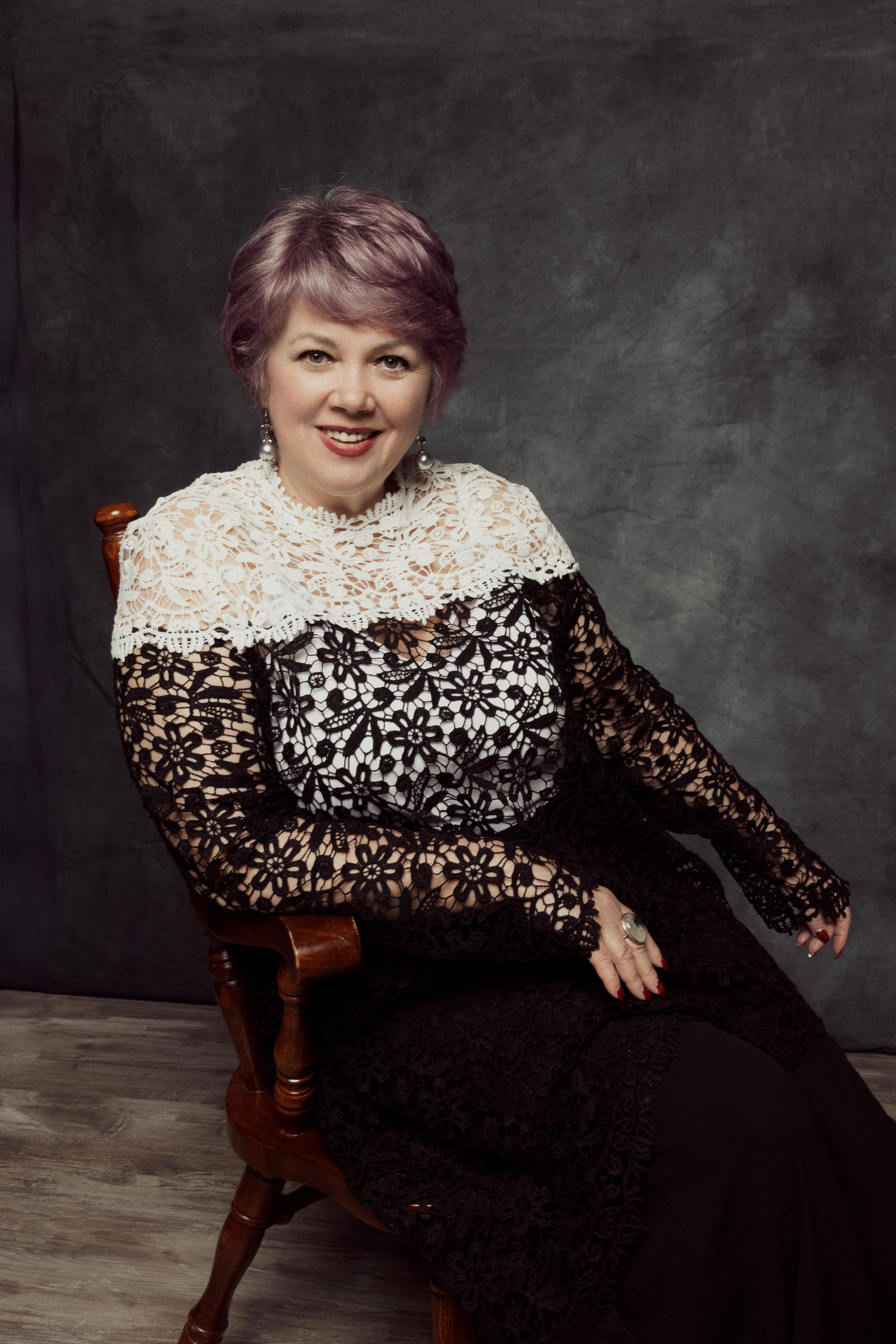 Professional. Portrait, pet and family photographer Jenny in Calgary