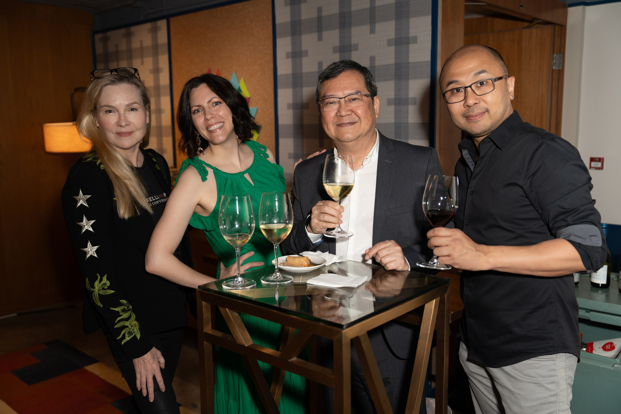 KRISP. PRODUCTION MOVIE PREMIER. ФОТОГРАФ В ГОНКОНГЕ (СВАДЬБЫ, FASHION, СЕМЕЙНЫЕ, МЕРОПРИЯТИЯ, ФОТОПРОГУЛКИ)