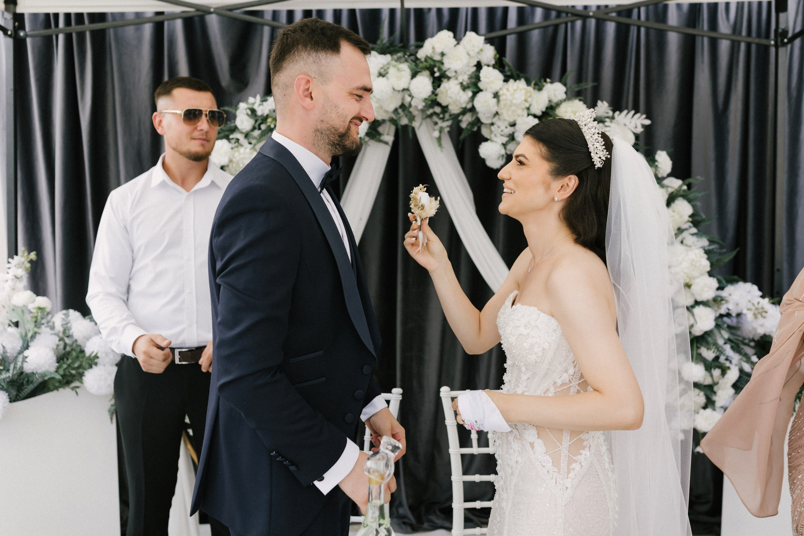 1. Mireasa Adriana în timpul pregătirilor de nuntă în Tudora Botoșani2. Costumul mirelui Ionuț fotografiat artistic în ziua nunții3. Prietenii mirelui la tradițiile de nuntă în Tudora4. Bărbieritul mirelui în cadrul obiceiurilor tradiționale de nuntă5. Fotografii de familie la biserică în ziua nunții6. Portret de familie cu mirii și copilul lor la nunta din Botoșani7. Primul dans al mirilor la Mariage Dor Baisa Botoșani8. Decor elegant de nuntă la Mariage Dor Baisa9. Emoții și tradiții la nunta din Tudora județul Botoșani10. Fotograf profesionist de nuntă în Botoșani surprinzând momente autentice - otograf-nunta-botosanifotograf-evenimente-botosanifotograf-profesionist-botosanifotograf-nunta-tudoranunta-tudora-botosanisedinta-foto-nunta-botosanipoze-nunta-botosanifotografii-nunta-tudorafotograf-cununie-religioasa-botosanibiserica-sfintii-imparati-constantin-si-elena-tudoramariage-dor-baisa-botosanirestaurant-nunta-botosanidansul-mirilor-mariage-dorpregatiri-mire-botosanipregatiri-mireasa-botosanitraditii-nunta-moldovaobiceiuri-nunta-tudorafotograf-familie-nunta-botosaniportret-miri-botosanigalerie-foto-nunta-botosanialbum-foto-nunta-botosaninunta-eleganta-botosaninunta-cu-traditii-botosanifotograf-premium-nunta-botosaniservicii-foto-video-botosanipoveste-de-nunta-botosanifotograf-documentar-nuntafotograf-natural-emotionalmiri-ionut-si-adriananunta-autentica-tudora -otograf-nunta-botosanifotograf-nunta-tudoranunta-tudora-botosanifotograf-evenimente-botosanifotograf-profesionist-botosaniservicii-foto-video-botosanigalerie-foto-nunta-botosanialbum-foto-nunta-botosani - nunta-autentica-botosaninunta-cu-traditii-botosanipoveste-de-nunta-botosanifotografii-emotionante-nuntamomente-autentice-nuntafotografie-documentara-nuntafotograf-natural-nunta- pregatiri-miri-tudorabiserica-tudora-botosanicununie-religioasa-tudoramariage-dor-baisa-botosanipetrecere-nunta-botosanivalsul-mirilor-botosani - alino-foto-studio-botosaniionut-si-adriana-nunta-tudorafotograf-alin-chirila-botosani