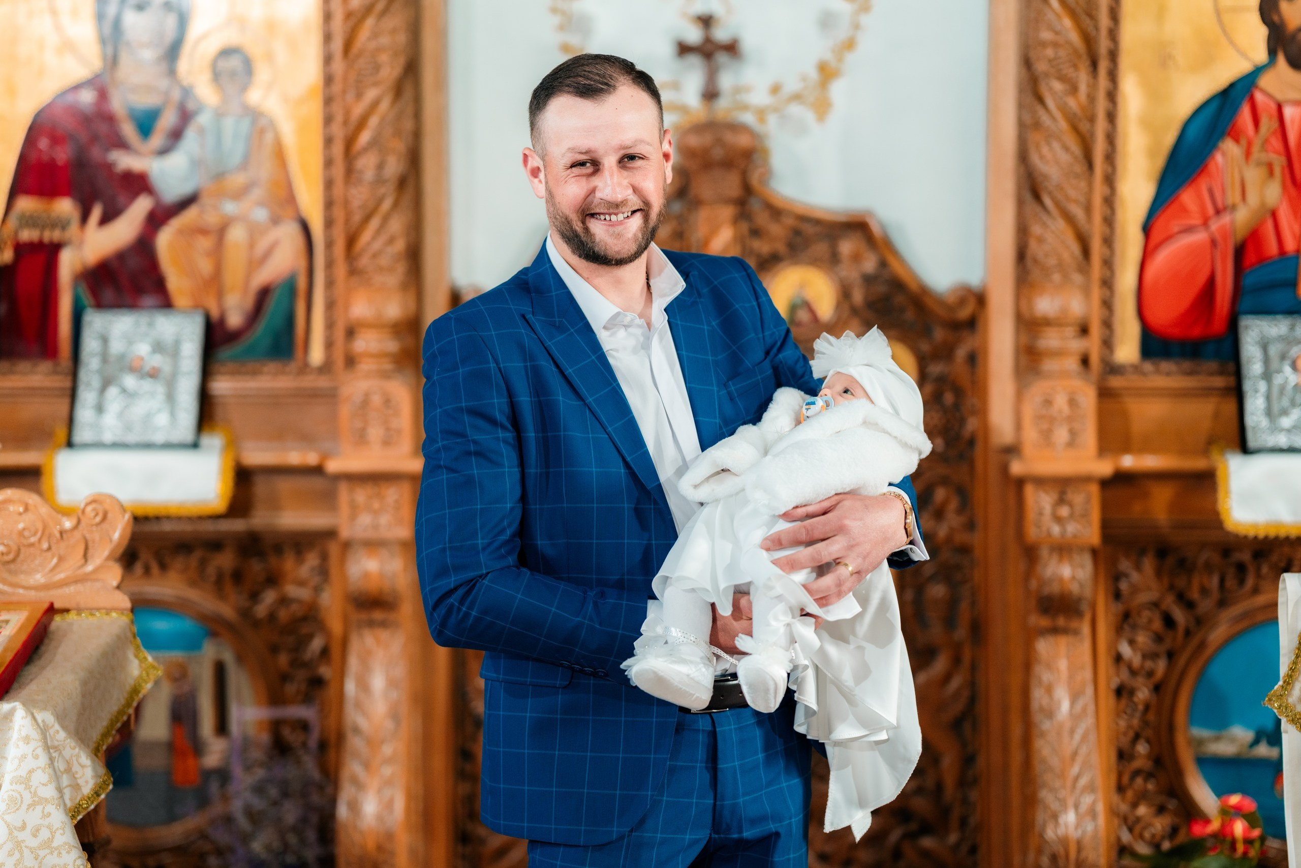 fotograf botez Miruna Parascheva, fotografie botez Botoșani, fotograf Alin Chirilă, amintiri botez, fotografii botez, botez Miruna Parascheva, fotograf copii, fotografie botez în Botoșani-alt="botez Miruna Parascheva, fotografie botez Alin Chirilă, amintiri botez, fotografii emoționante botez Botoșani"-- fotografii-botez-bebelus- amintiri-botez-micuț- moment-sfânt-crestinare- fotografie-emotionanta-botez- detalii-botez-bebelusi- parinti-fericiti-la-botez- fotograf-botez-profesionist- botez-in-biserica-ortodoxa- micuț-botezat-cu-emoție- zâmbete-și-lacrimi-la-botez- bebeluș-la-cristelniță- decor-botez-colorat- botez-cu-dragoste-și-credință- emotie-pura-la-botez- fotograf-botez-botosani- botez-iasi-suceava-fotograf- amintiri-nepretuite-botez