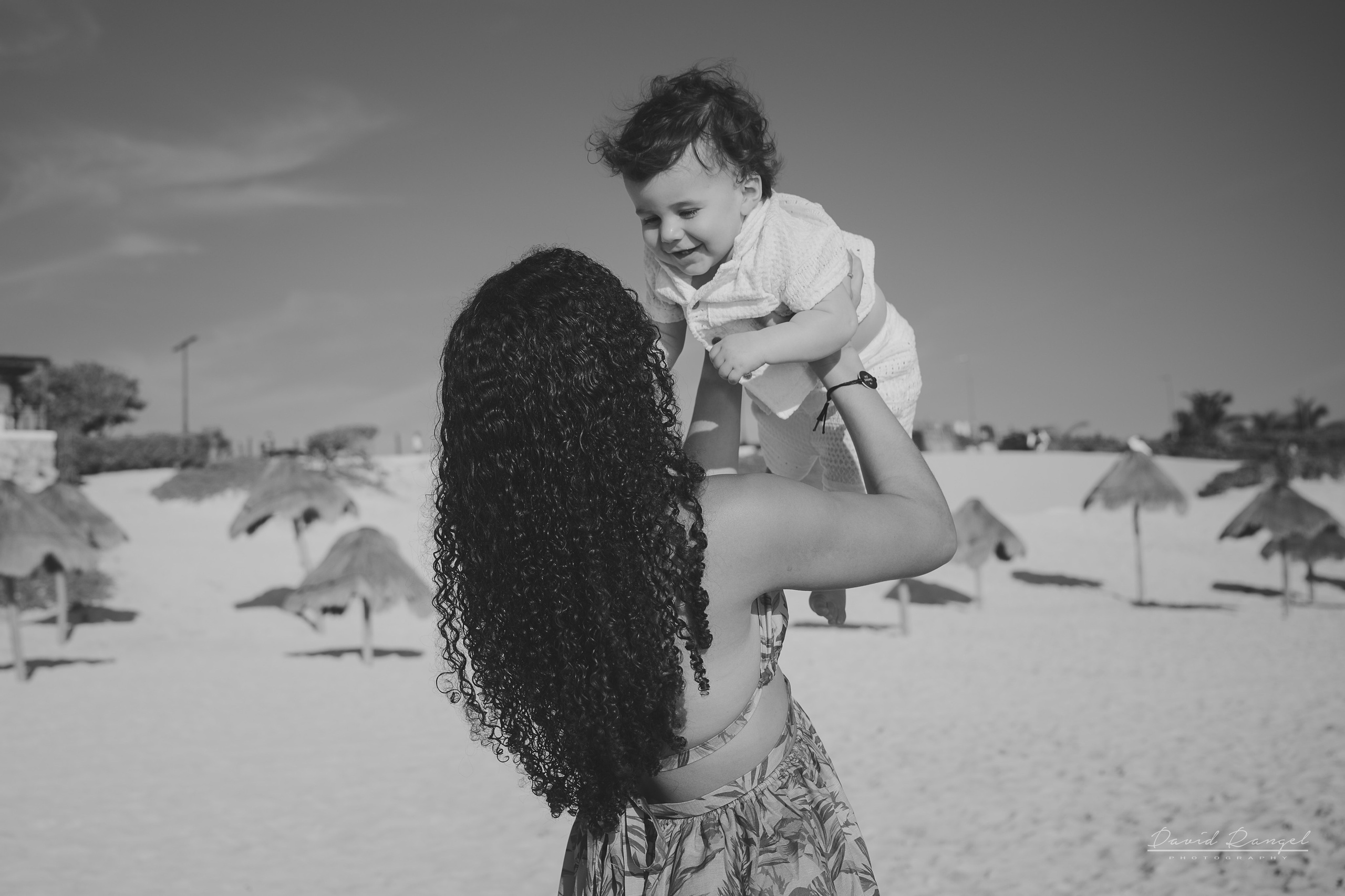 Gabi Guilliod — Family Session — Playa Delfines. Destination wedding photographer based in Cancun and Riviera Maya with service worldwide