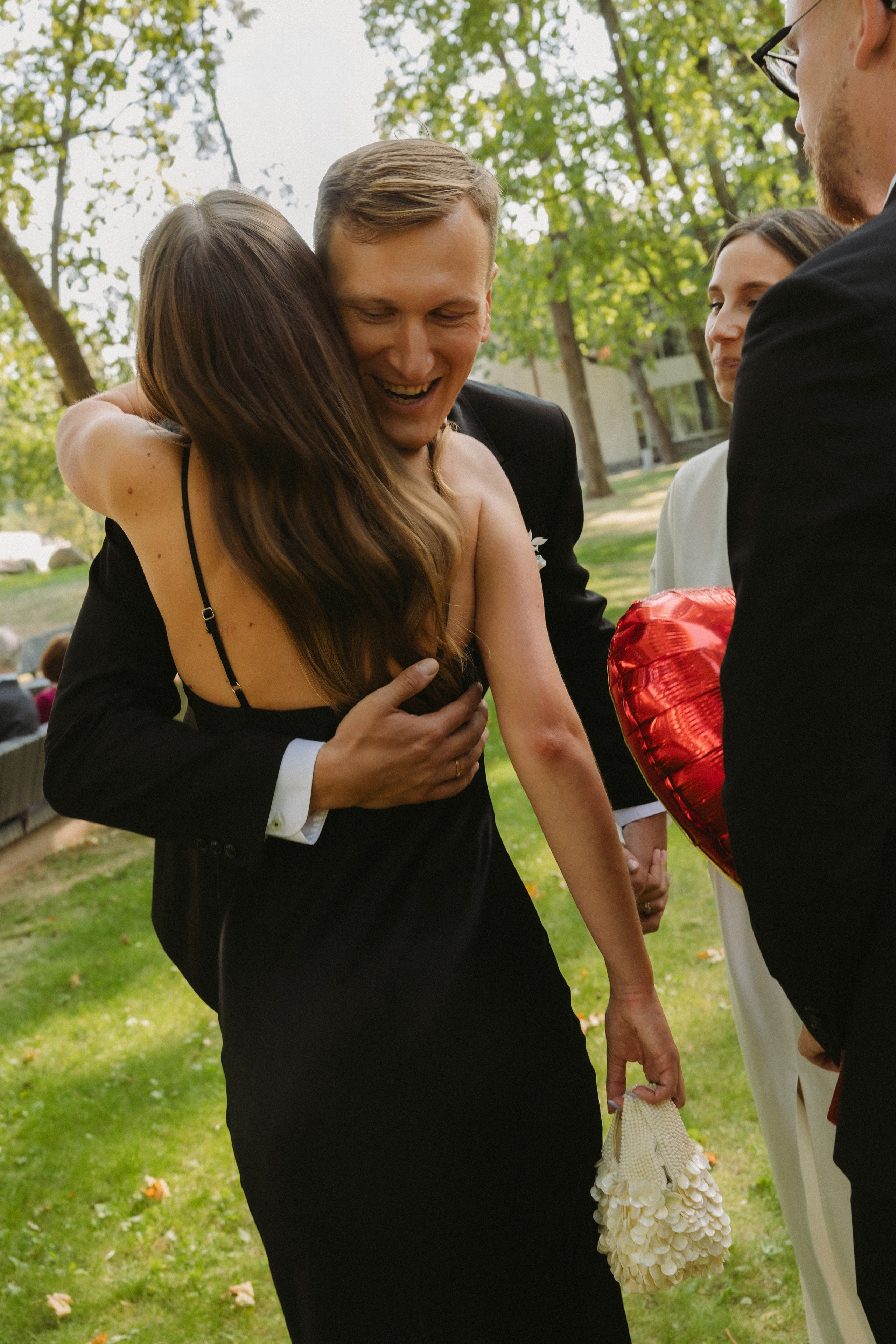 Miglė ir Mindaugas | 2024 | MIESTO VESTUVĖS. Vestuvių ir šeimų fotografė Lena Bondarenko / belove photo