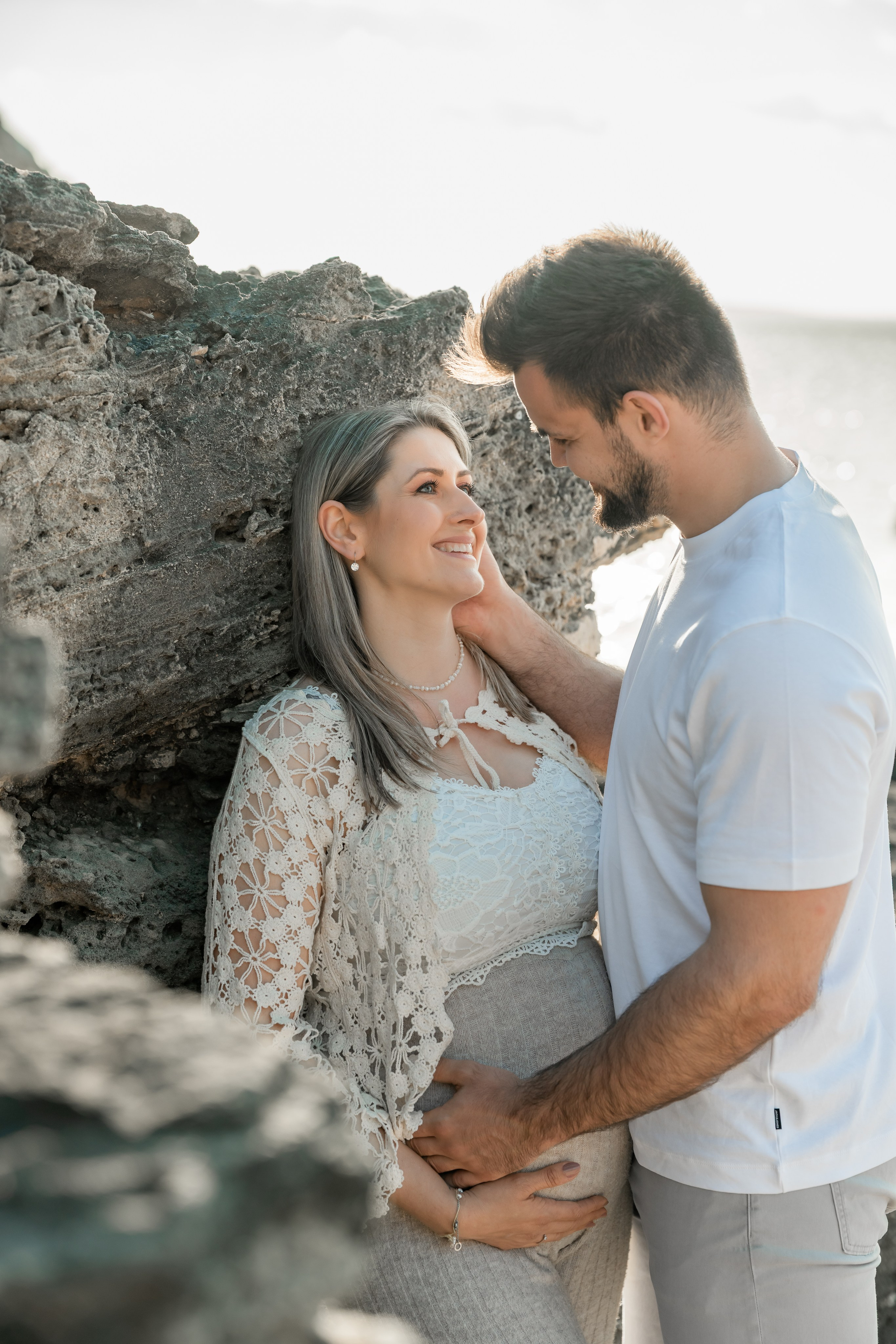 Schwangerschaftsshooting am Meer. Deine Fotografin auf Mallorca für Familien und Business