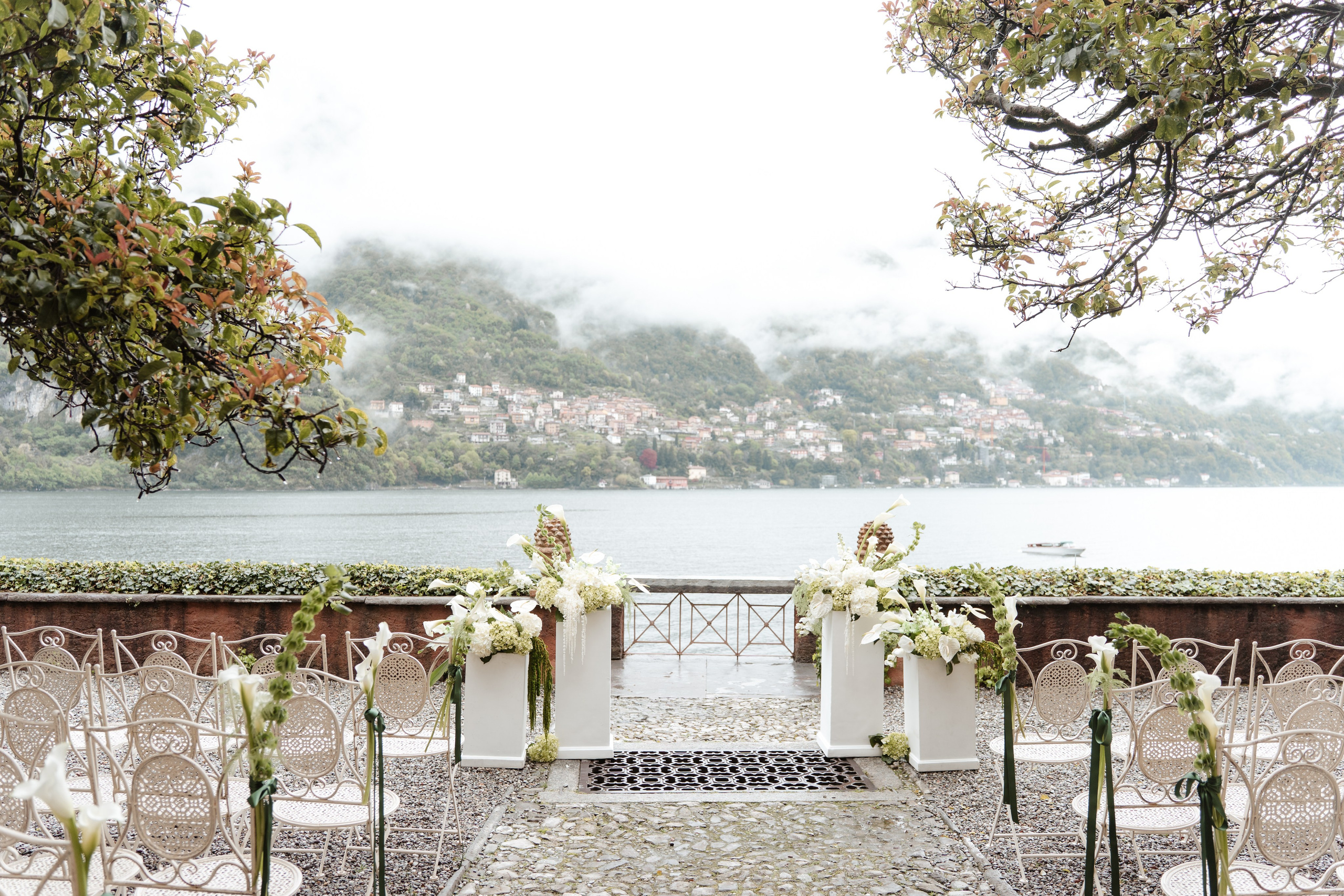 BEATRICE AND RAFAELE_LAKE COMO_Villa Regina Teodolinda. PHOTOGRAPHER IN ITALY