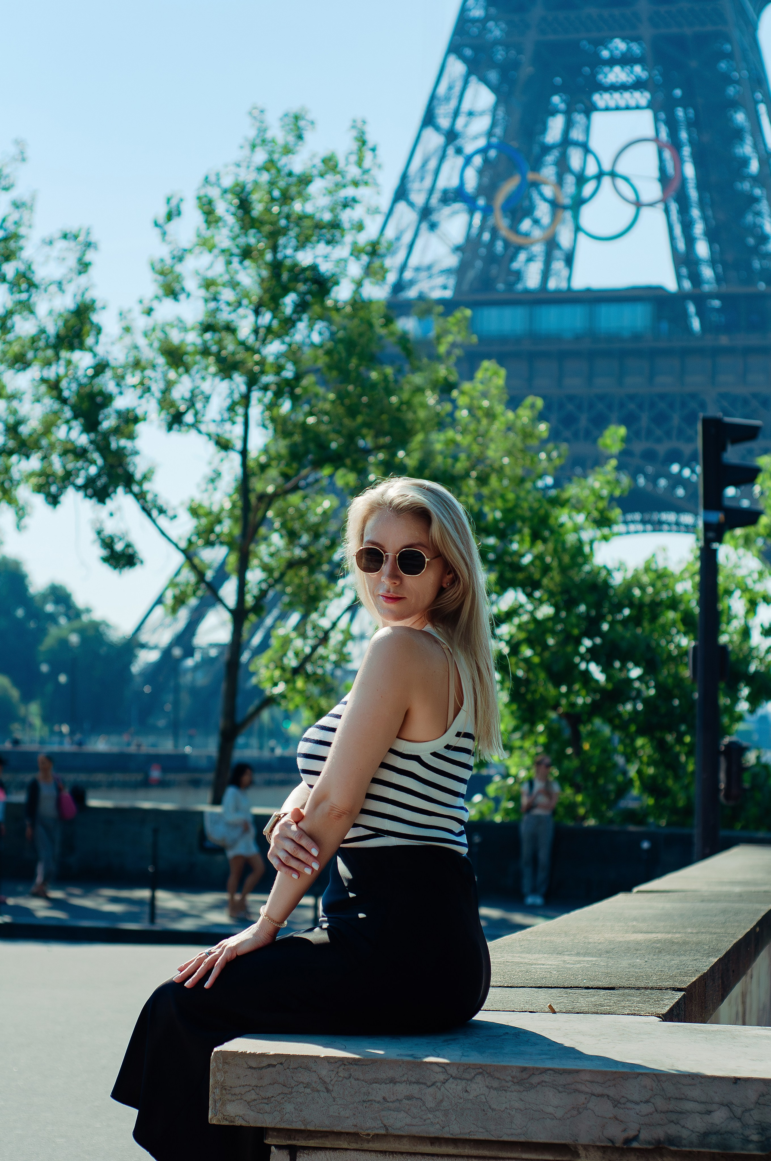 Летняя фотосессия у Эйфелевой башни. Фотограф в Париже Полина Осипова