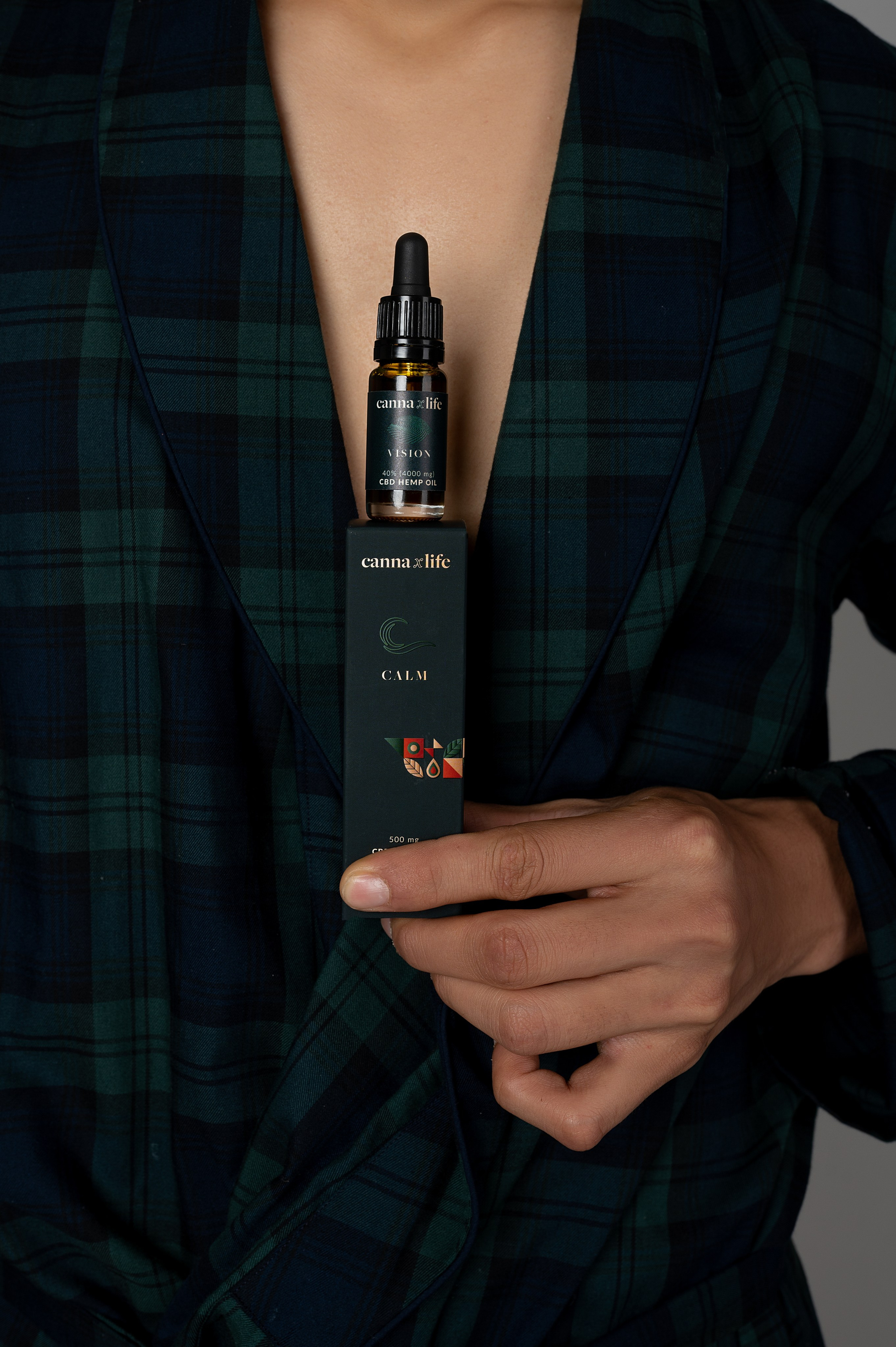 CannaXlife CBD products. ANNA-MARIA PHOTO CONTENT CREATOR — фотограф, эстет, художник и визуальный эксперт в Instagram, работающий в Праге