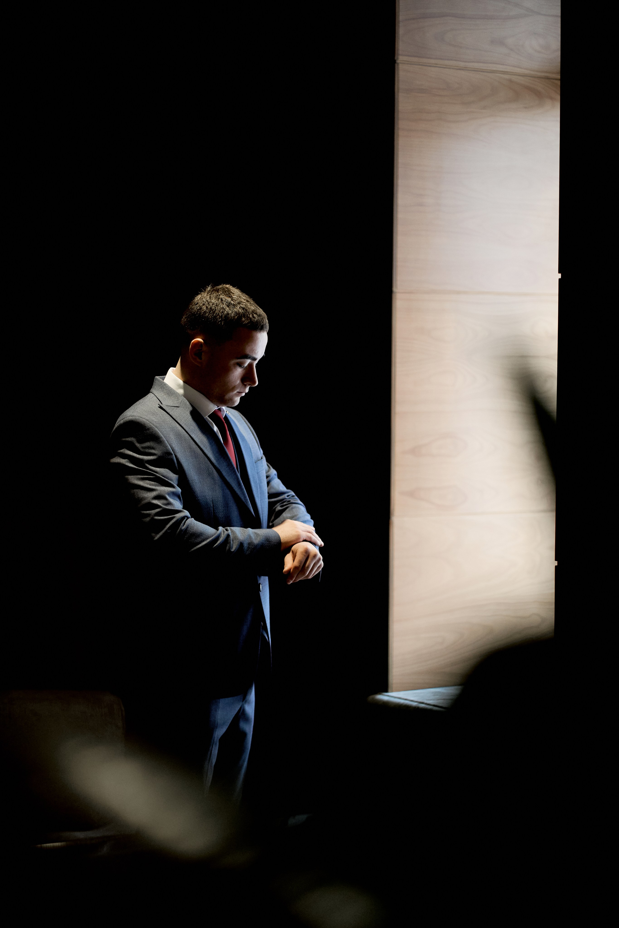 Der Bräutigam. Hochzeits- und Reportagefotograf für München, Regensburg, Deutschland RED LINE Media