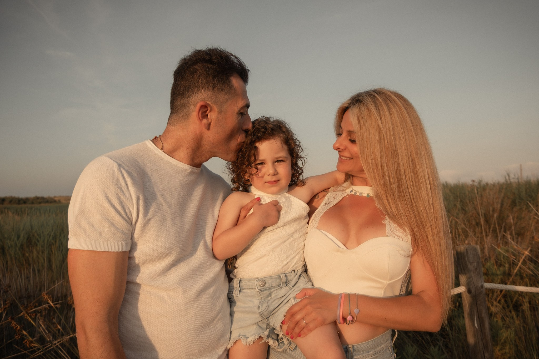 Sesión familiar en la playa. Fotografía profesional en Calafell - Elena Medvedeva