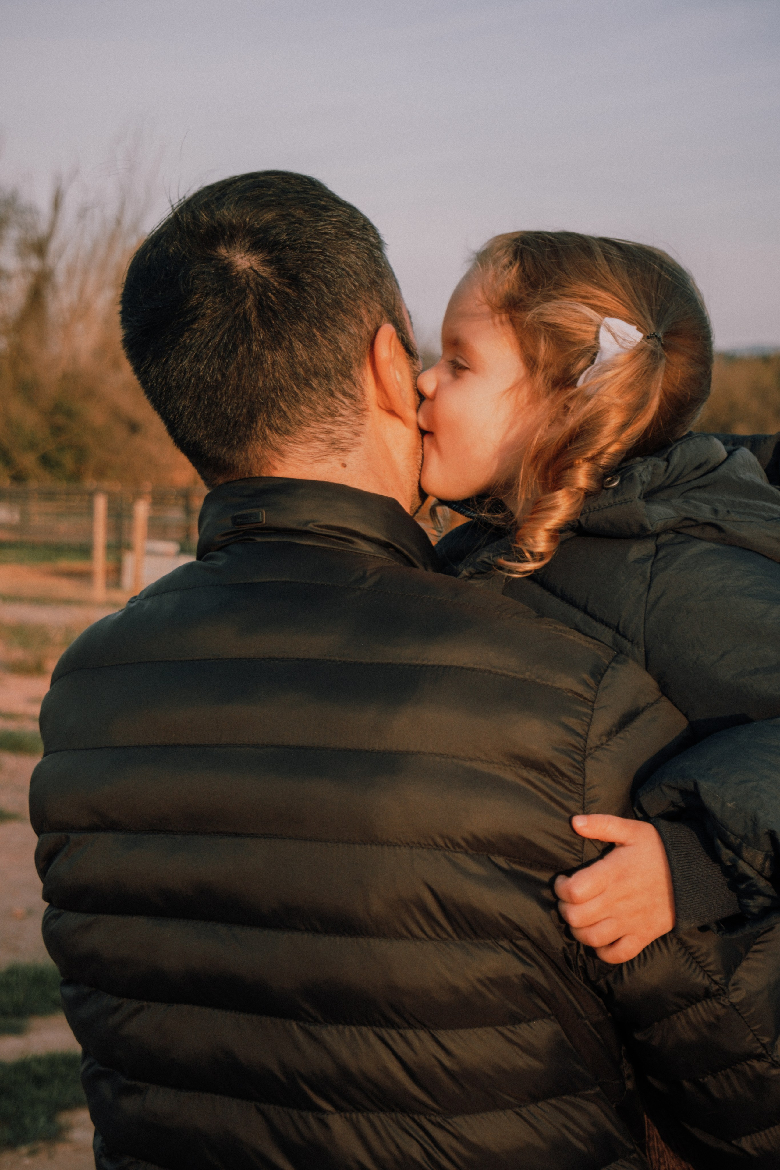 Sesión familiar en el bosque. Fotografía profesional en Calafell - Elena Medvedeva