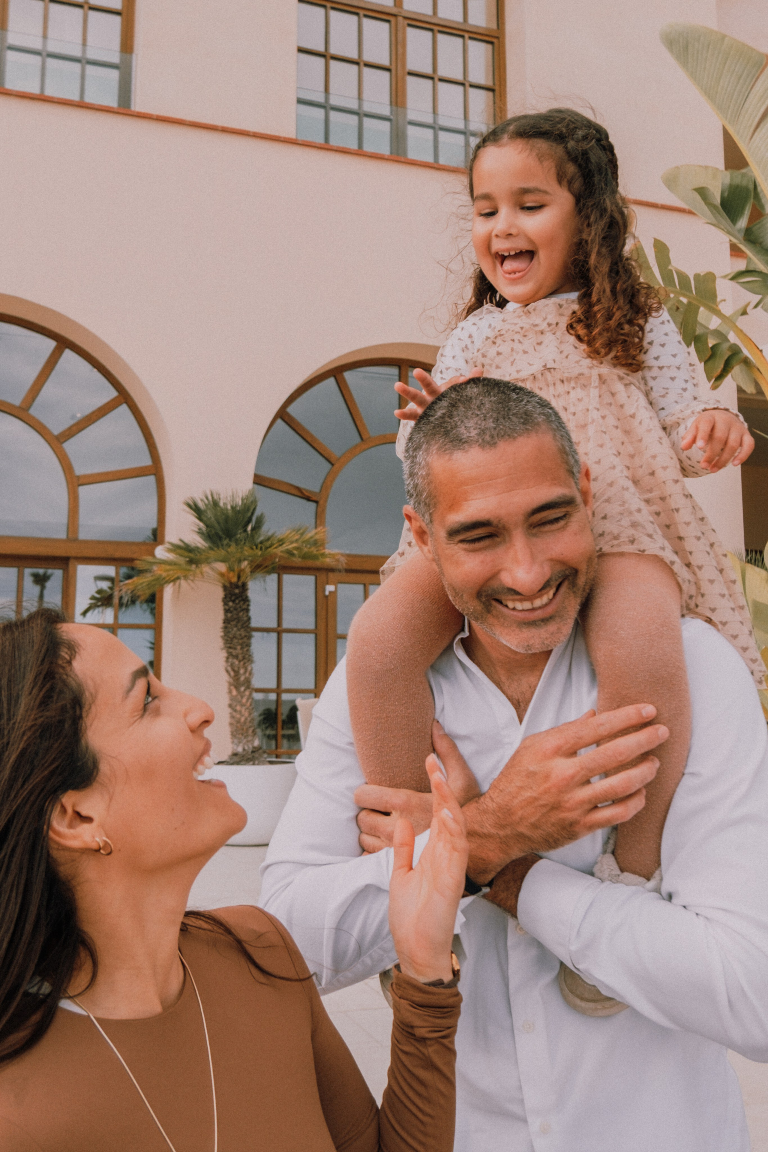 Sesión familiar en la playa. Fotografía profesional en Calafell - Elena Medvedeva