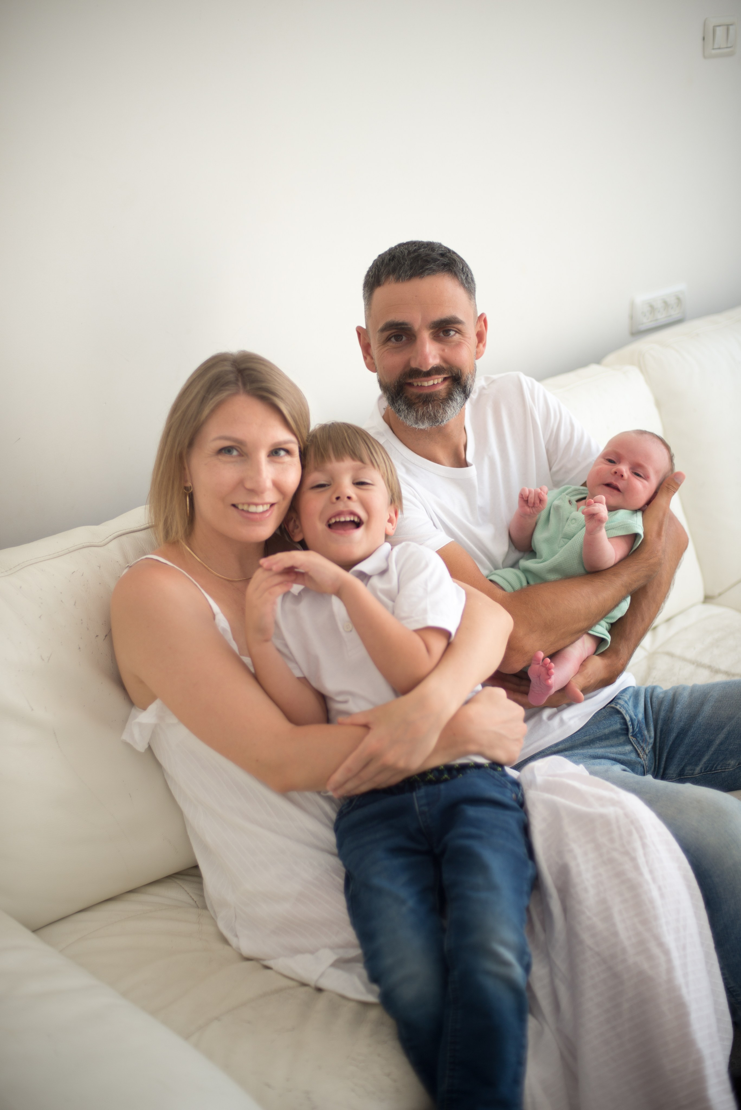 Катя, Андрей Мирон и Лео. Визуальный брендинг