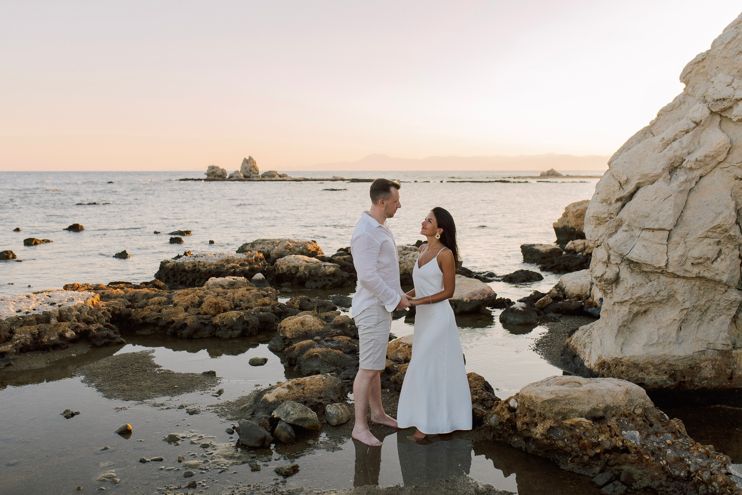 Aesthetic Couple Photoshoot Side Beach | Sunset Vibes. Professional Photographer in Alanya, Side, Belek, Antalya. Turkiye