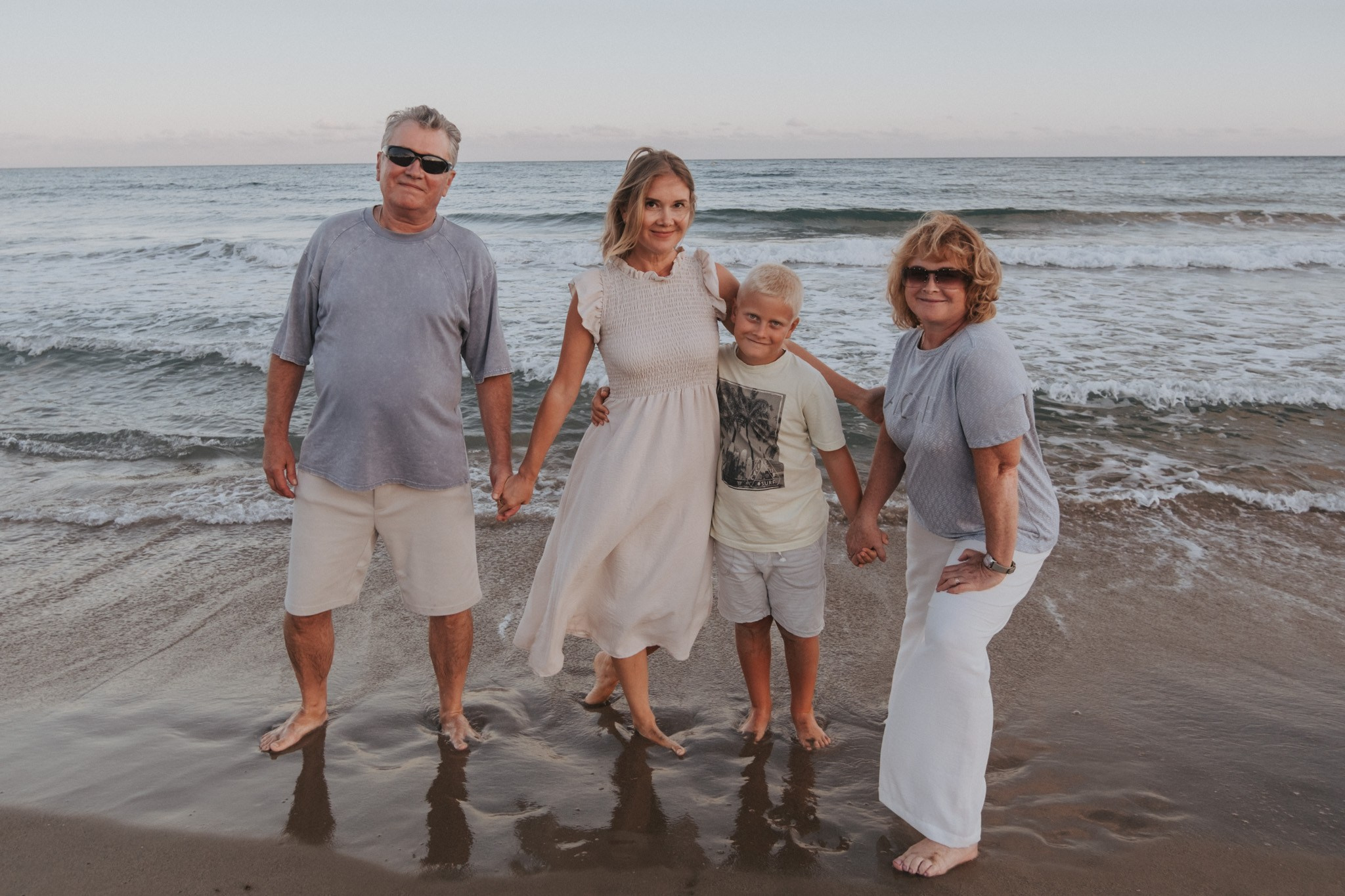 Sesión familiar en la playa. Fotografía profesional en Calafell - Elena Medvedeva