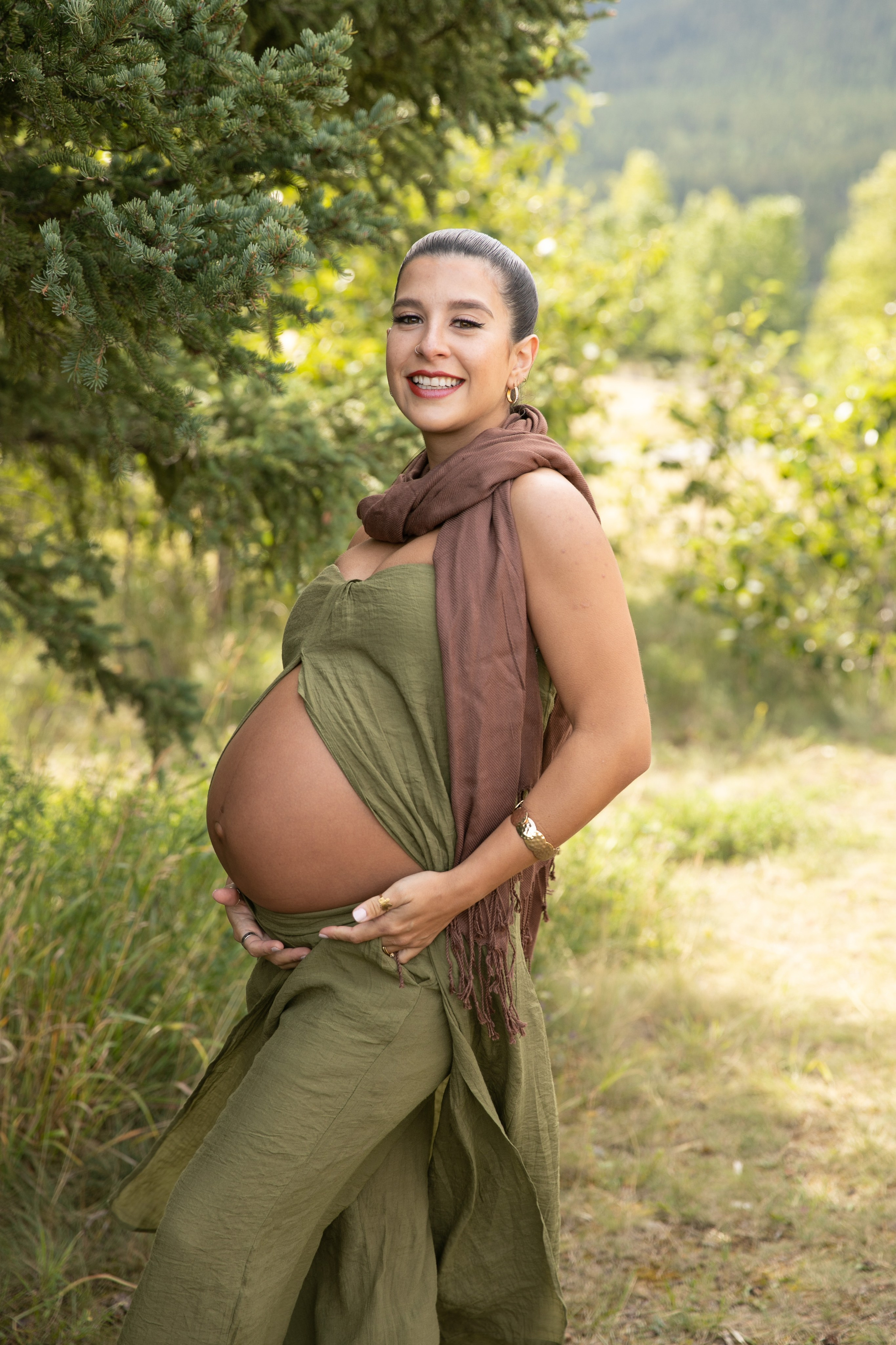 Maternity Photos — Canmore — Daniella. Fotografía accesible en Calgary