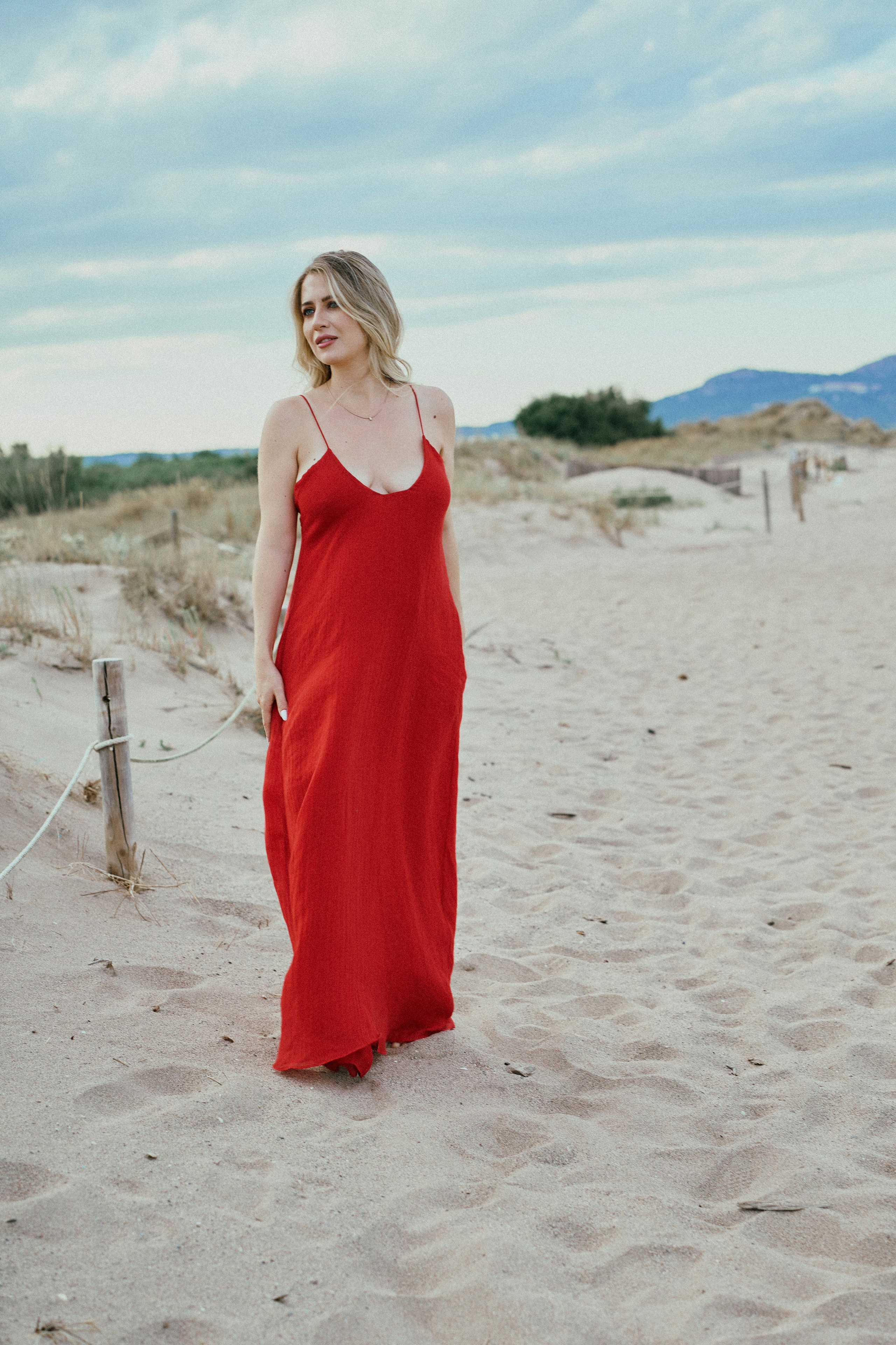 Фотосессия беременности на пляже. Красное платье. Photographer in Barcelona Spain Zhanna Zakharchenko