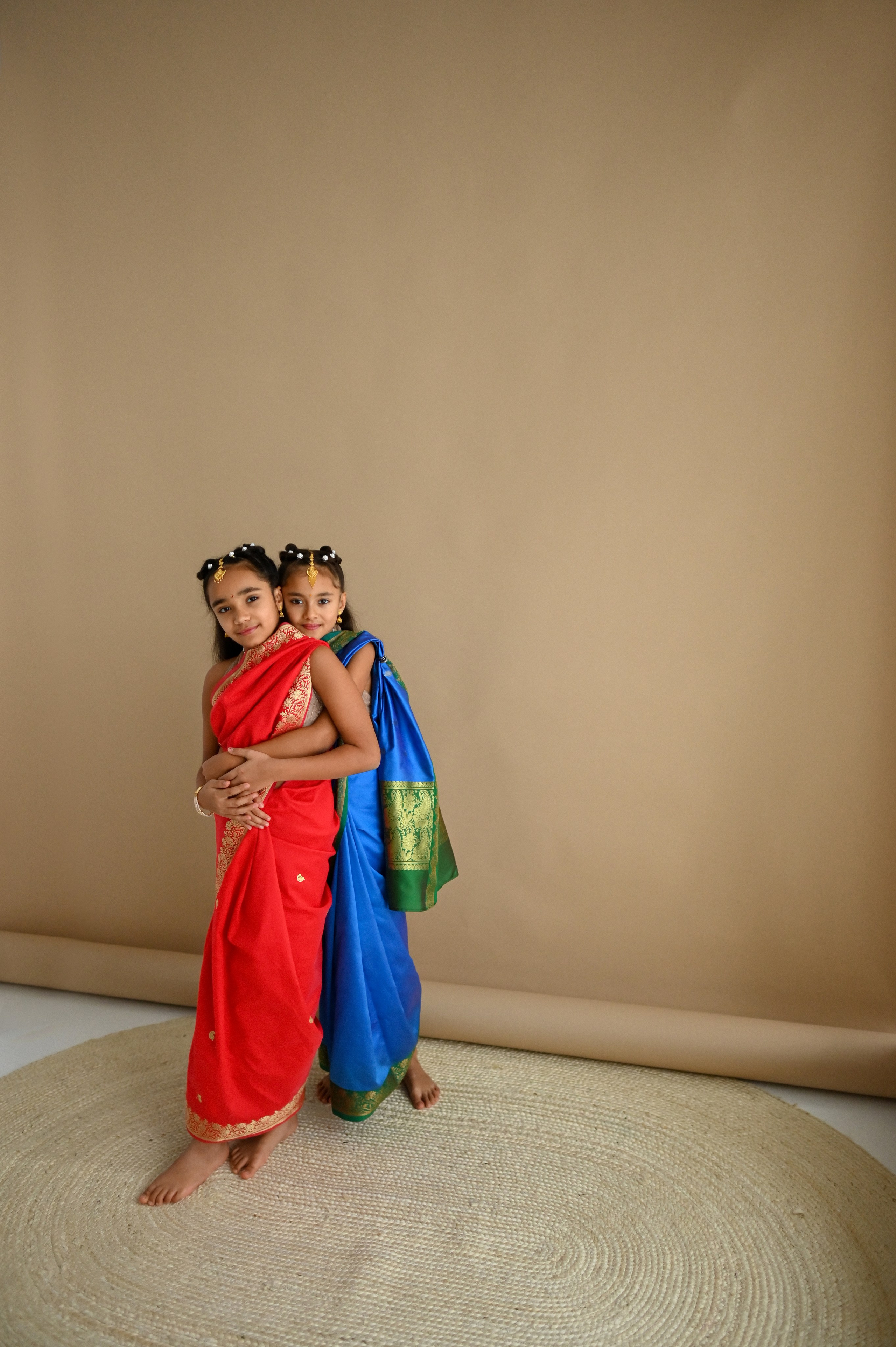 Сестры. Детский и семейный фотограф в финляндии дина пулкка. контент фотограф