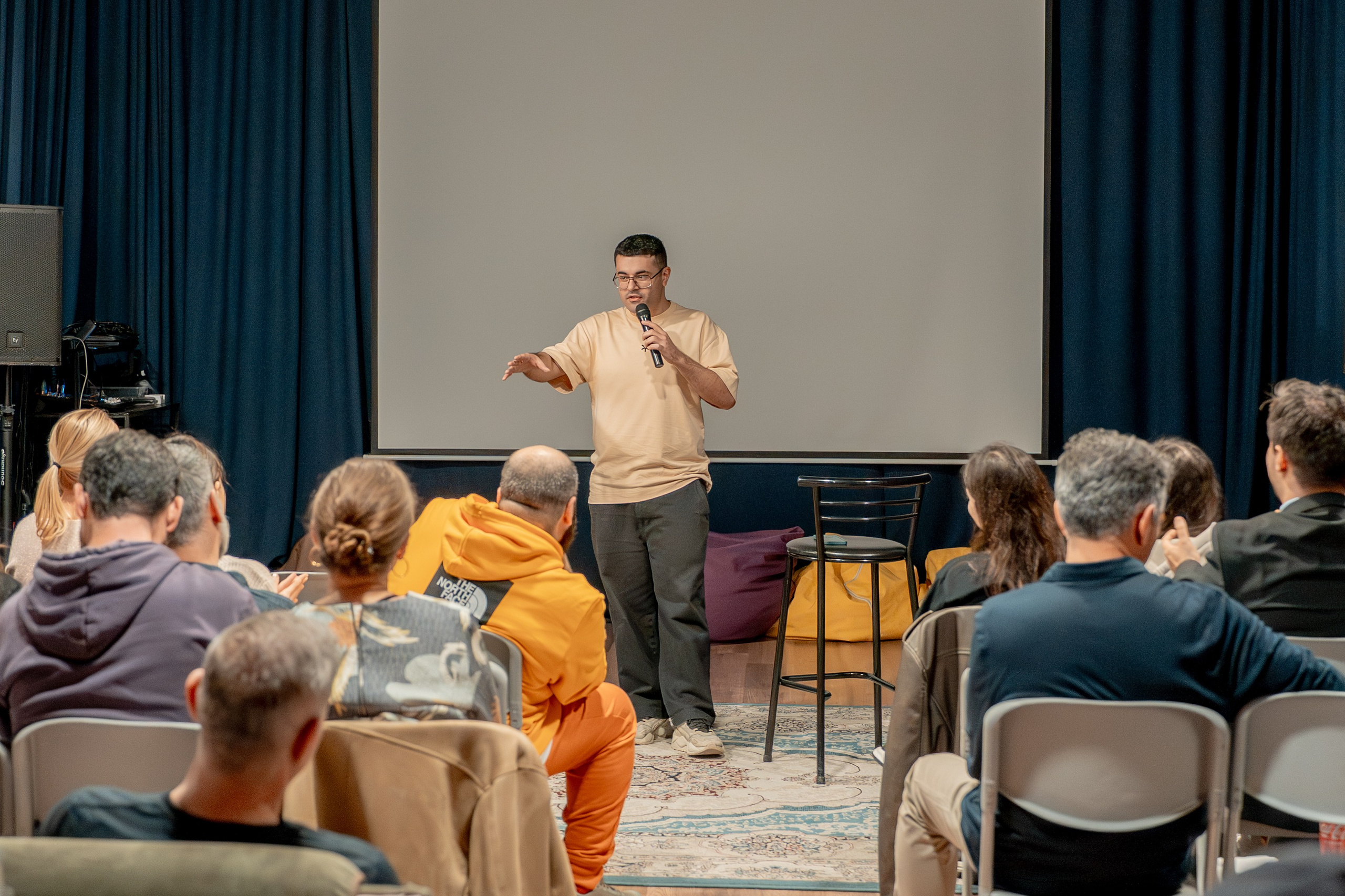 English stand up. Fotoqraf Vəli Məmmədov