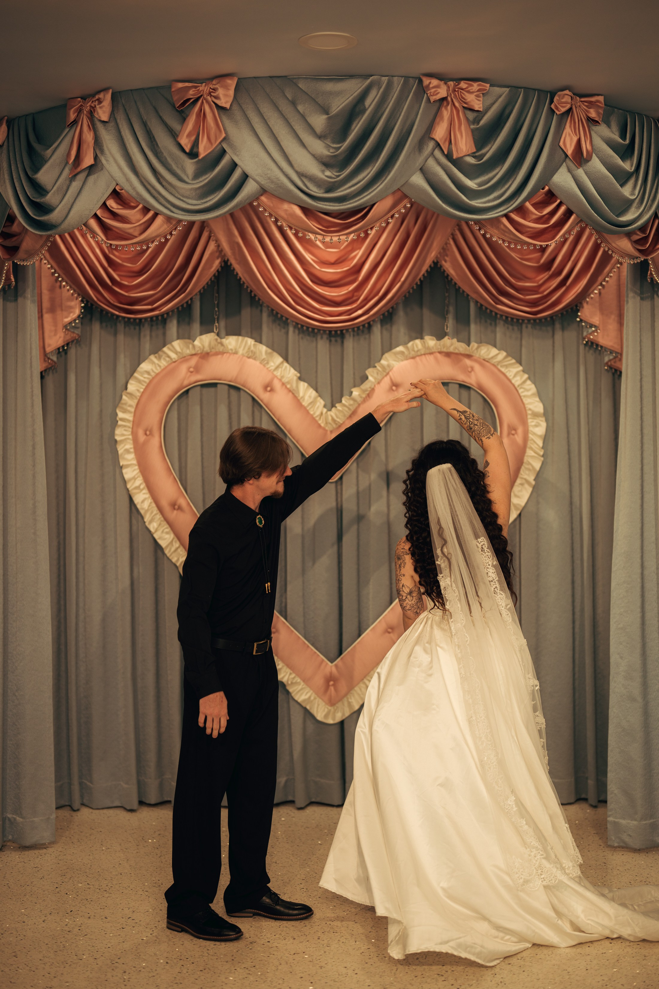 Wanda&Chance. Wedding & elopement photographer Viktoriya Kravtsov. Las Vegas