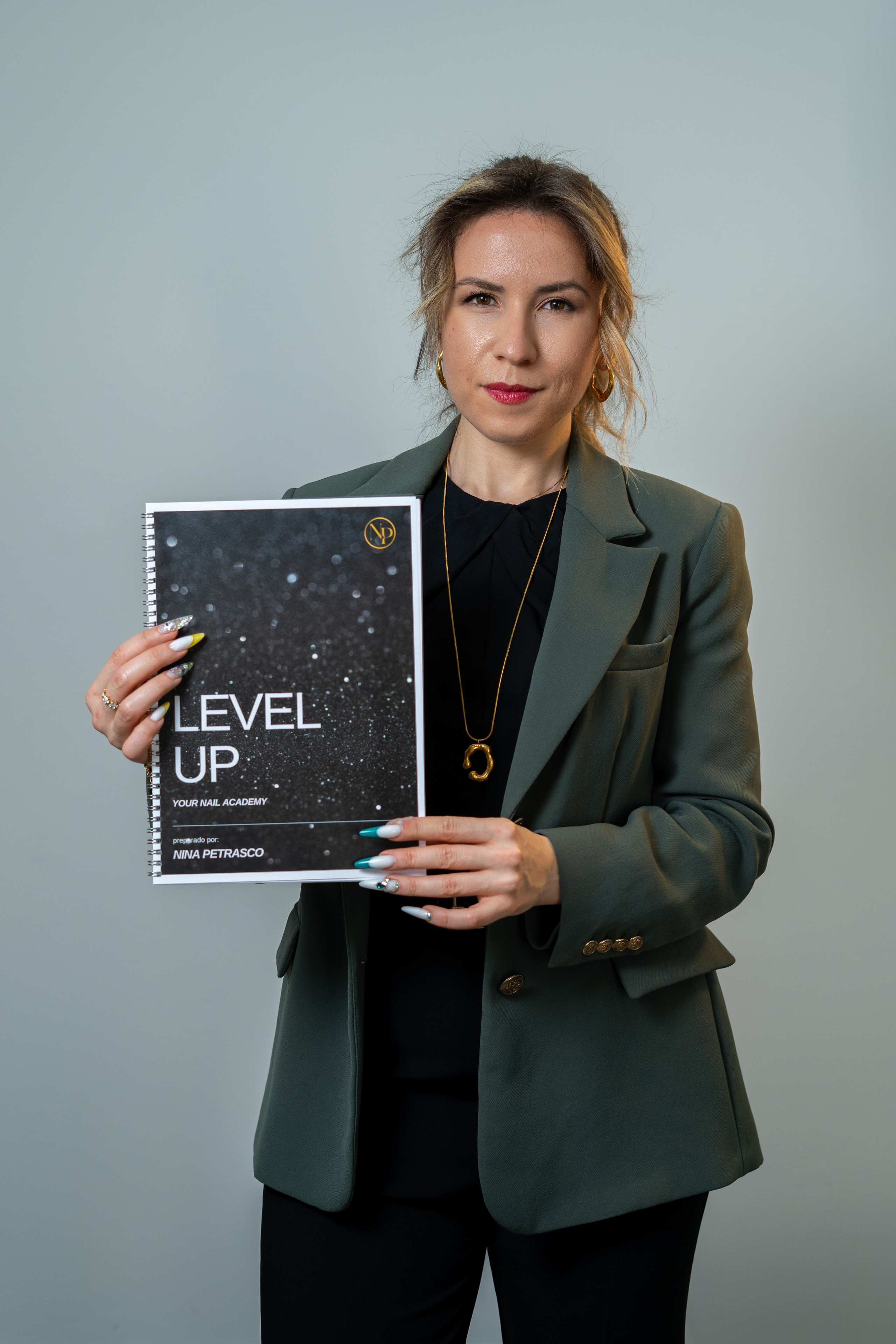 Nina Petrasco. Frames by Giovani Braga